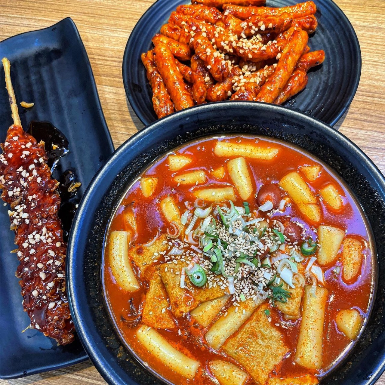 감탄떡볶이 강촌엘리시안점