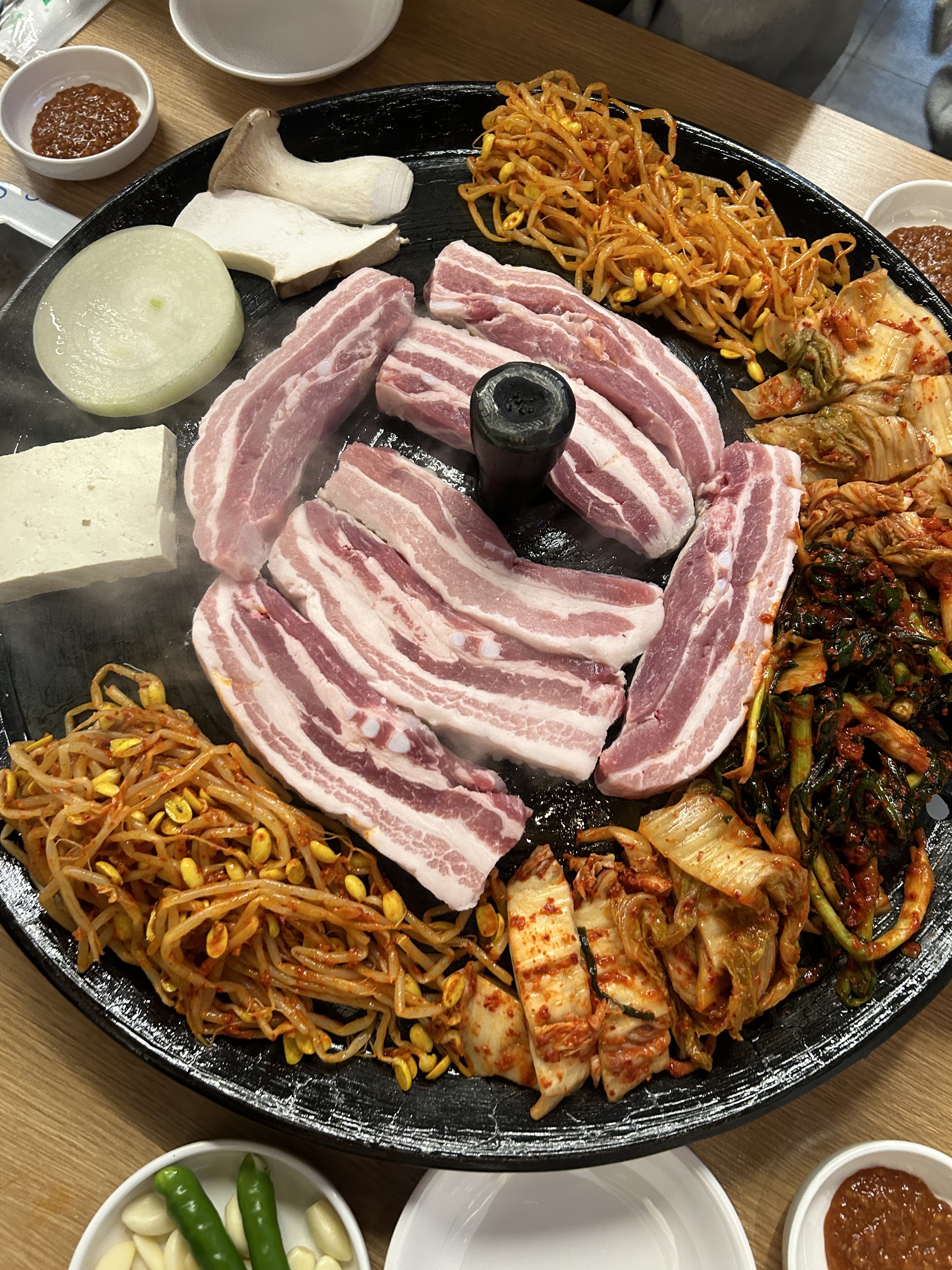 싹쓰리솥뚜껑김치삼겹살 망월사점