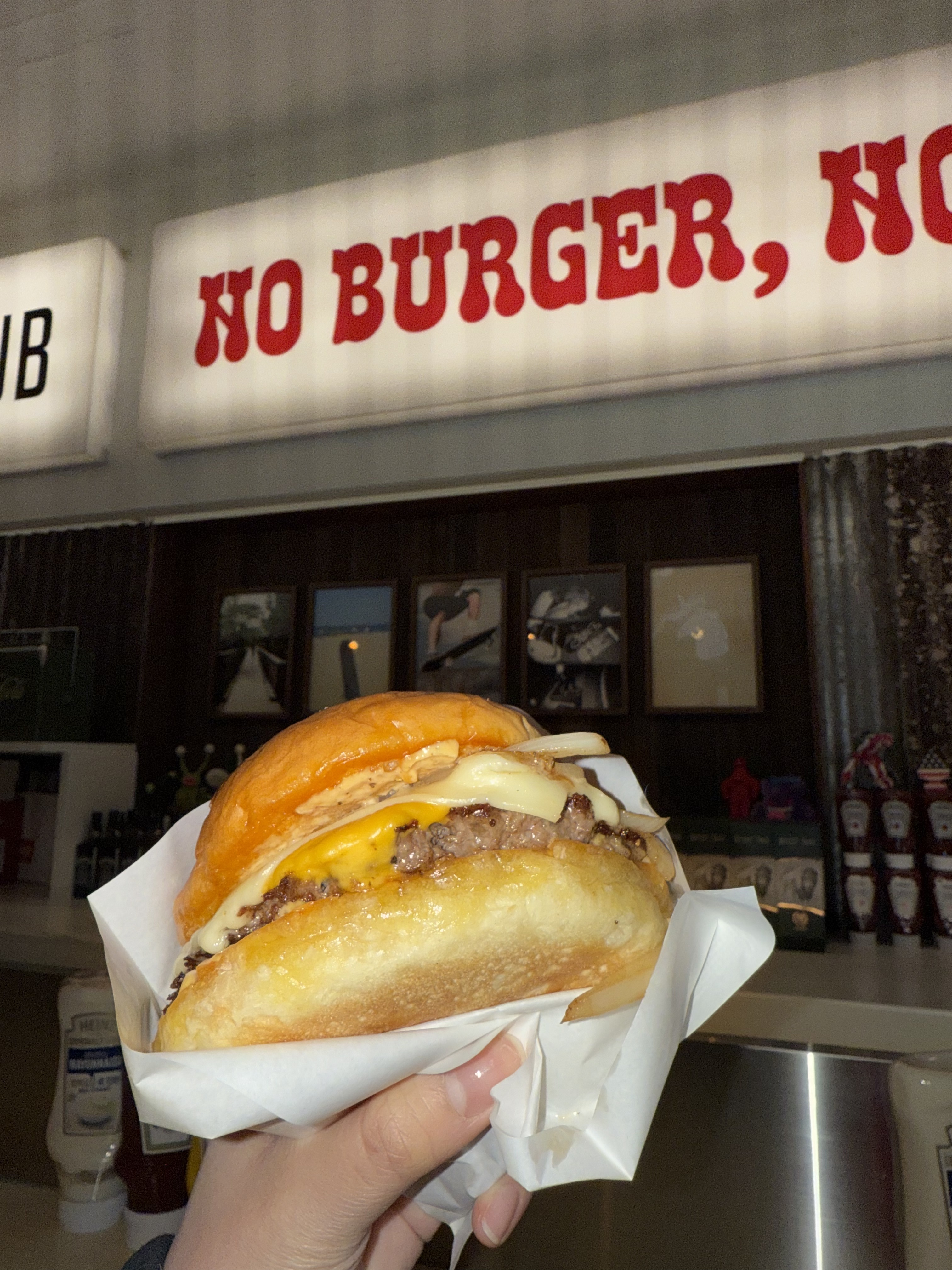 Sneakers Burger Club