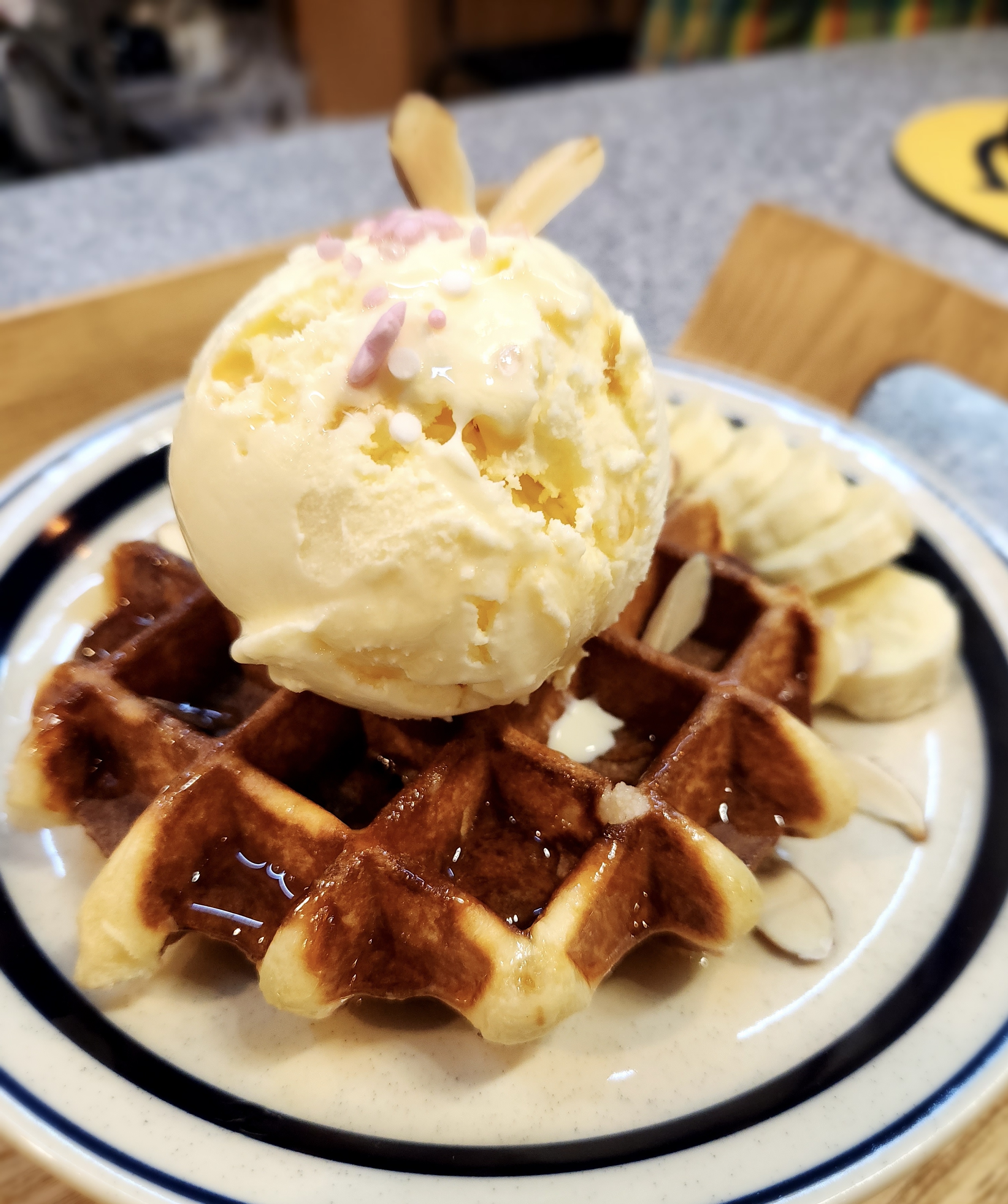 피네 내부 또는 관련 모습