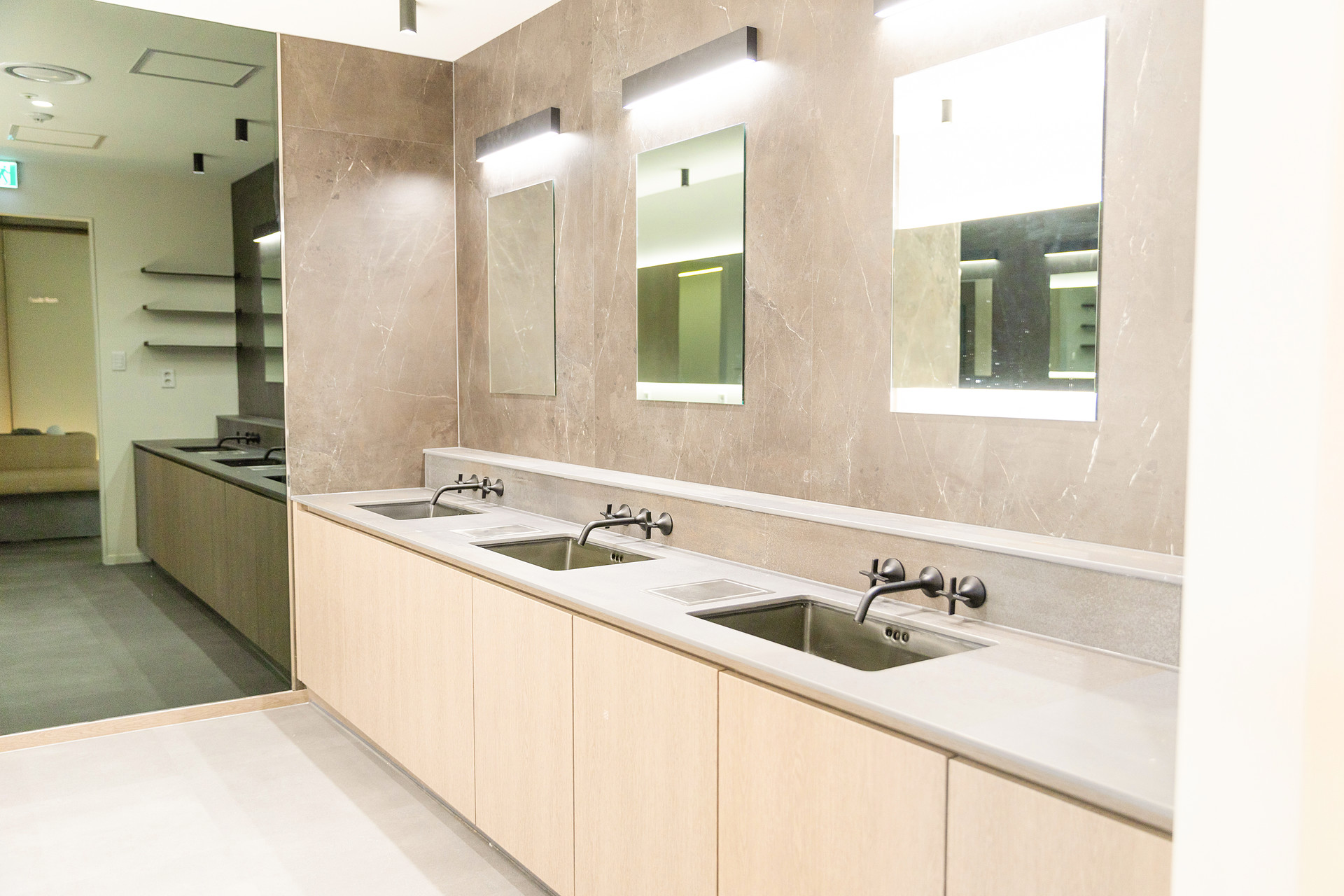 닥터에버스 명동 대표 이미지