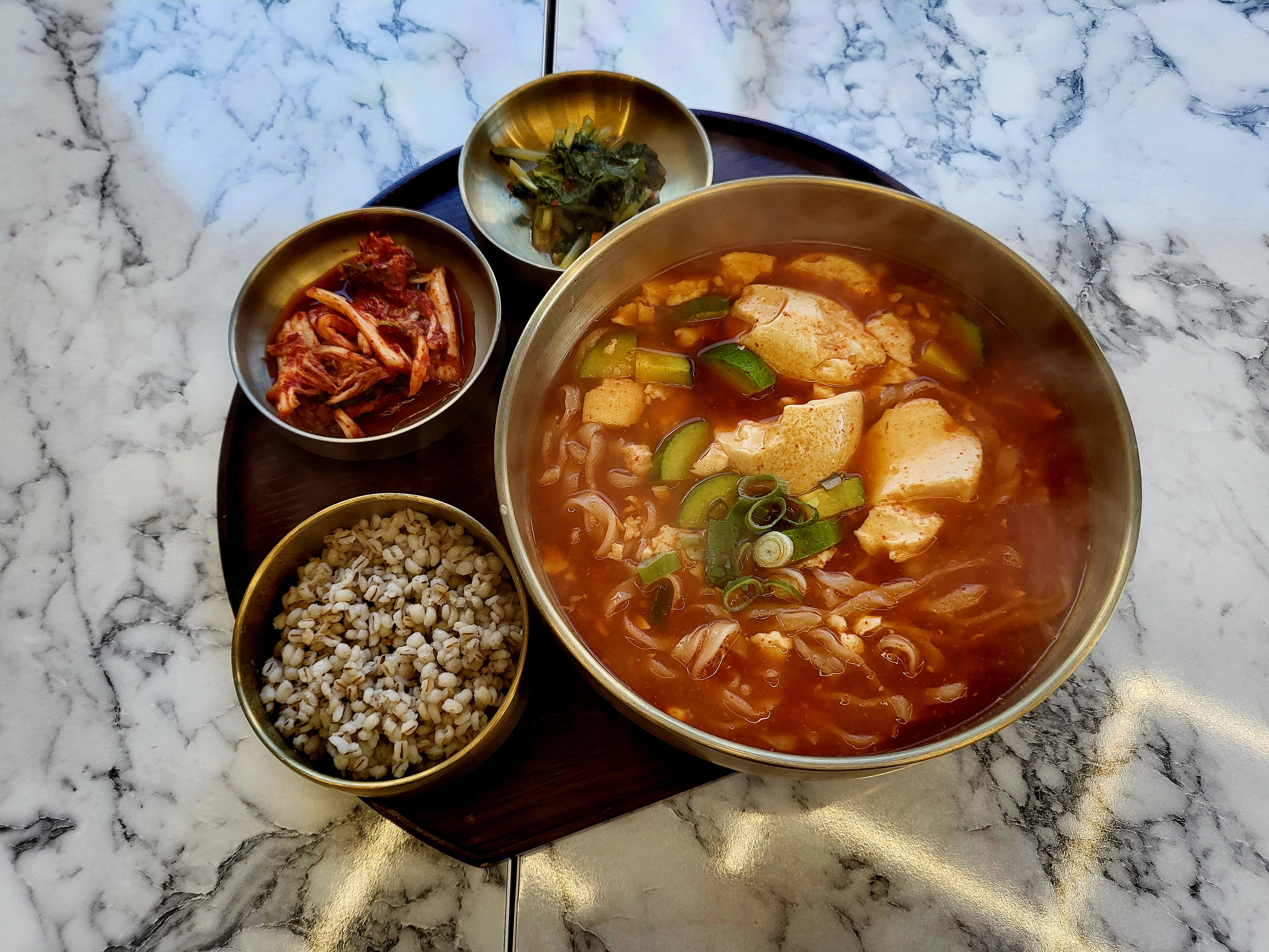 우아한칼국수