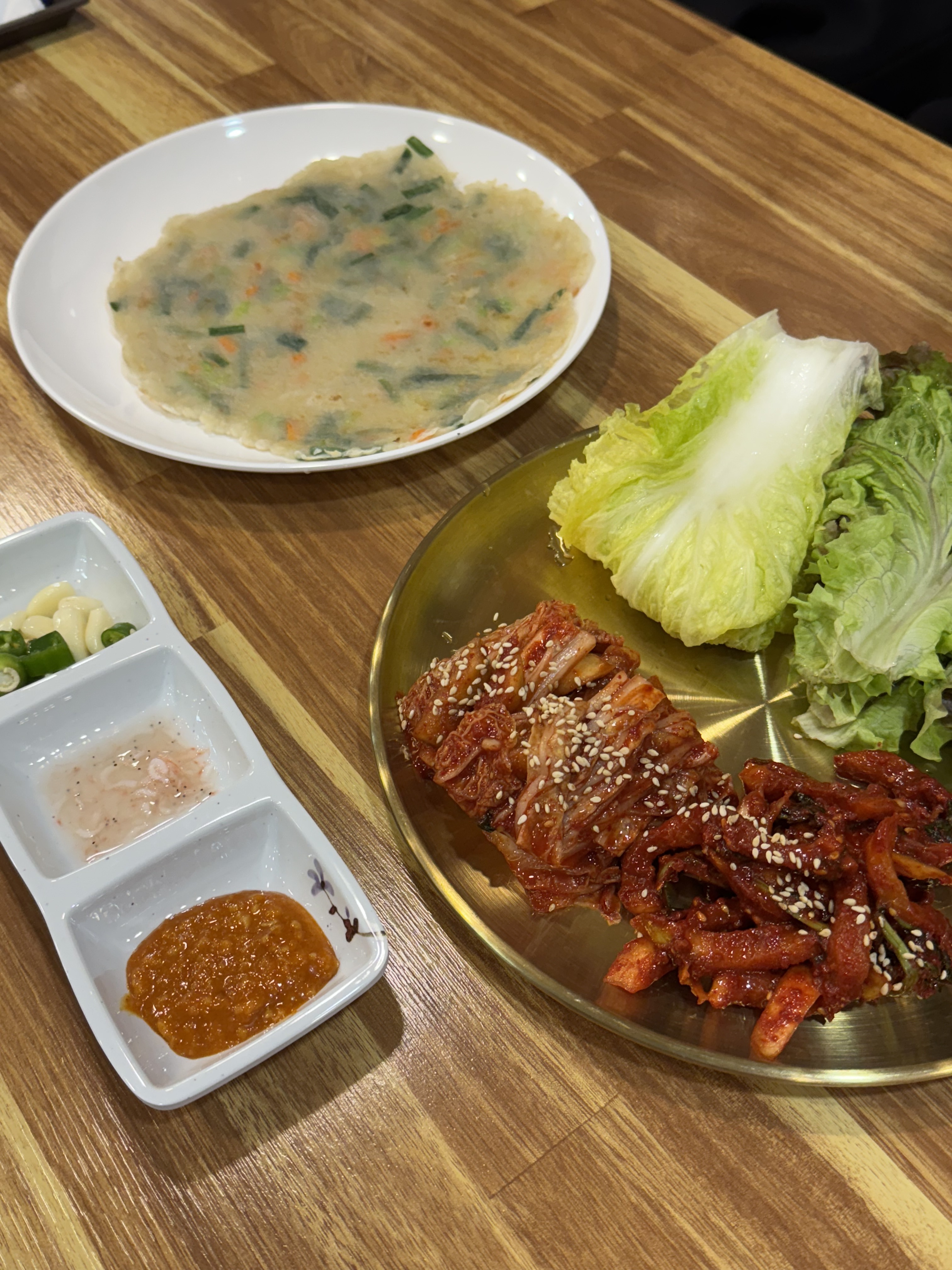 양산마늘보쌈칼국수