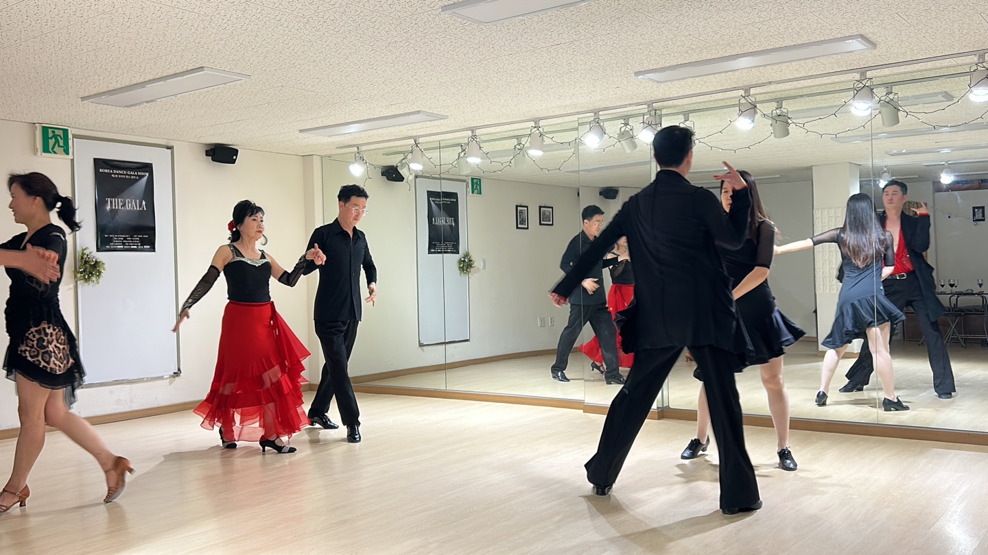 댄스스포츠 학원 온더플로어