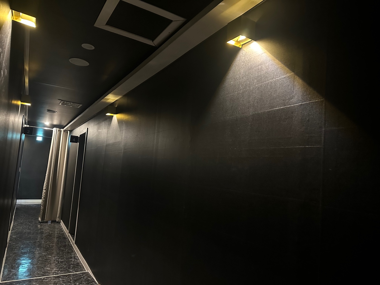 퍼스트 photo 2