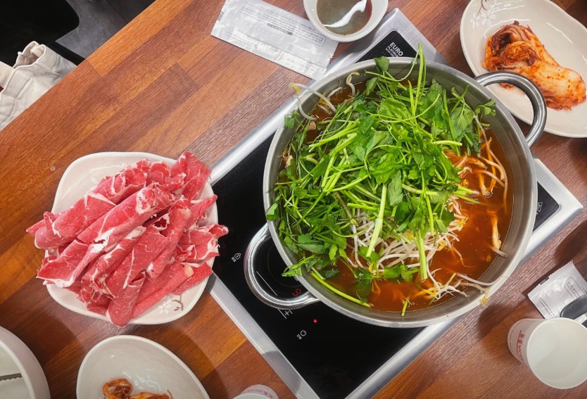얼크니샤브칼국수 하단점