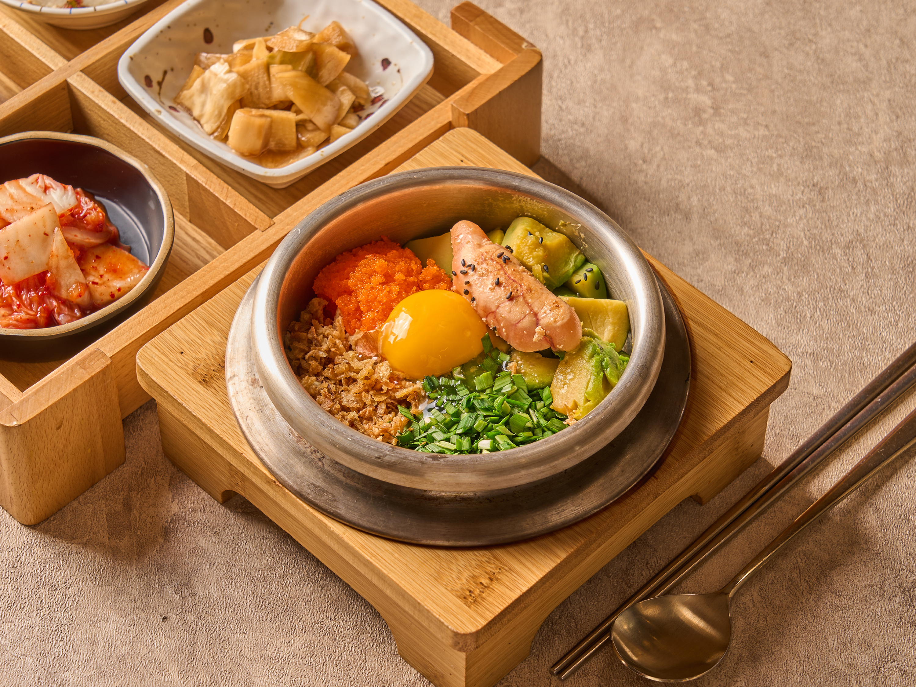 명란아보카도솥밥