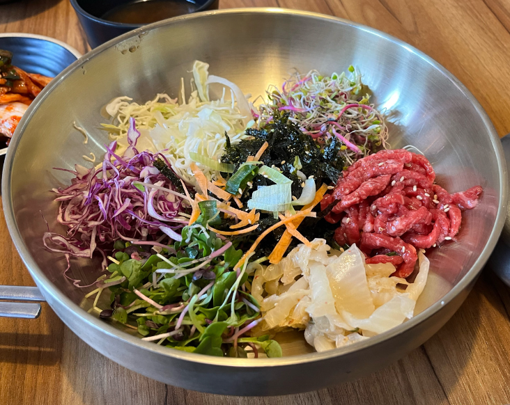 육회묵은지비빔밥