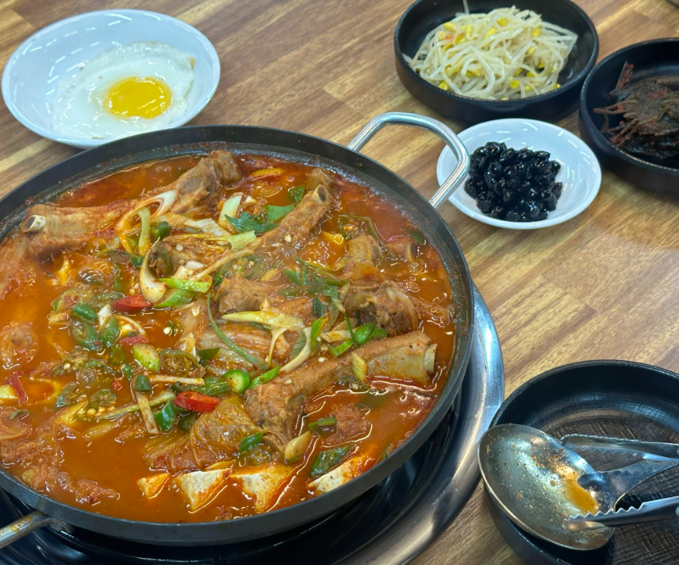 양푼이김치찌개 등갈비김치찜