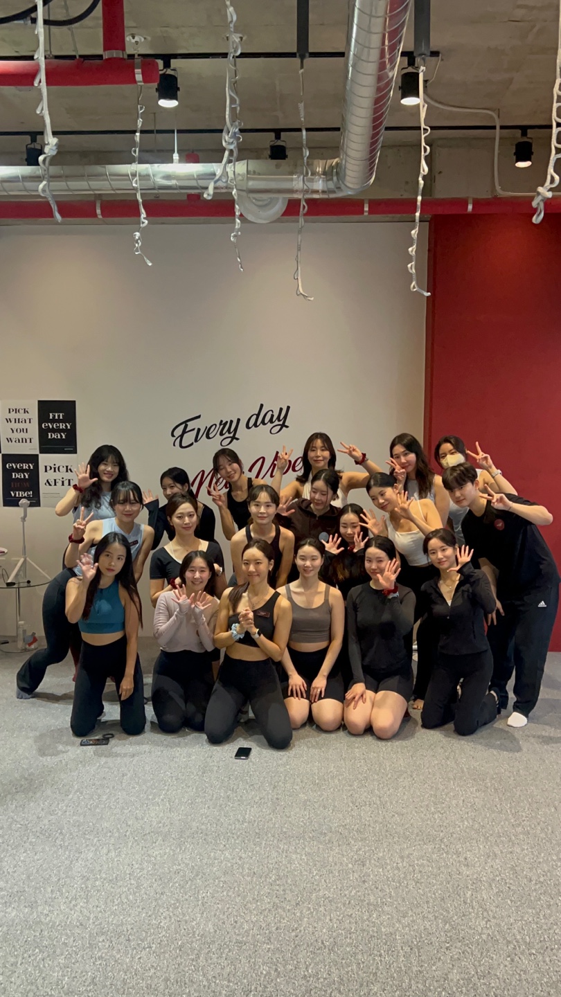 픽앤핏 바레 플라잉요가 명상 대표 이미지