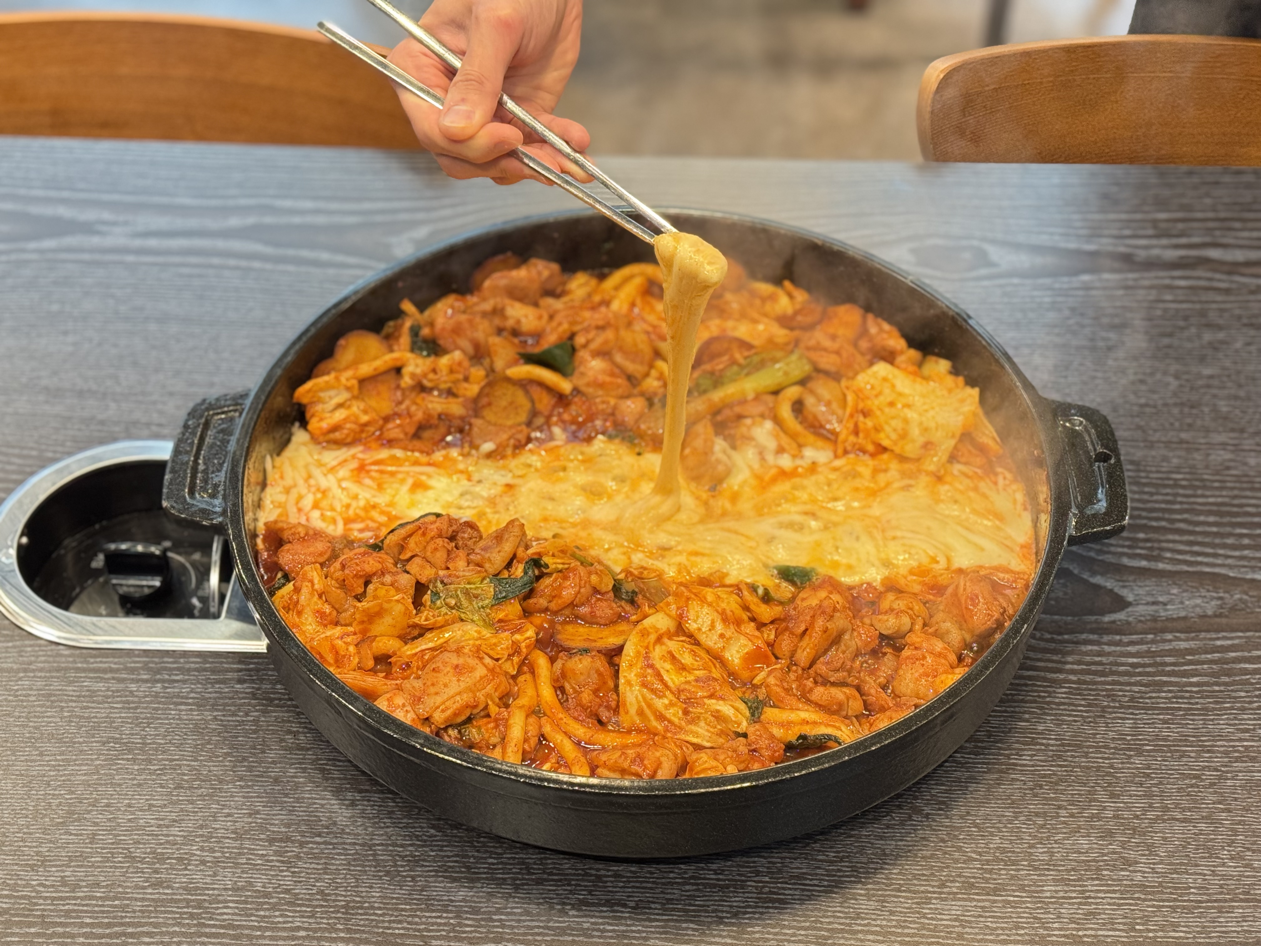 용산옥 부대찌개 & 치즈닭갈비 구로디지털 본점