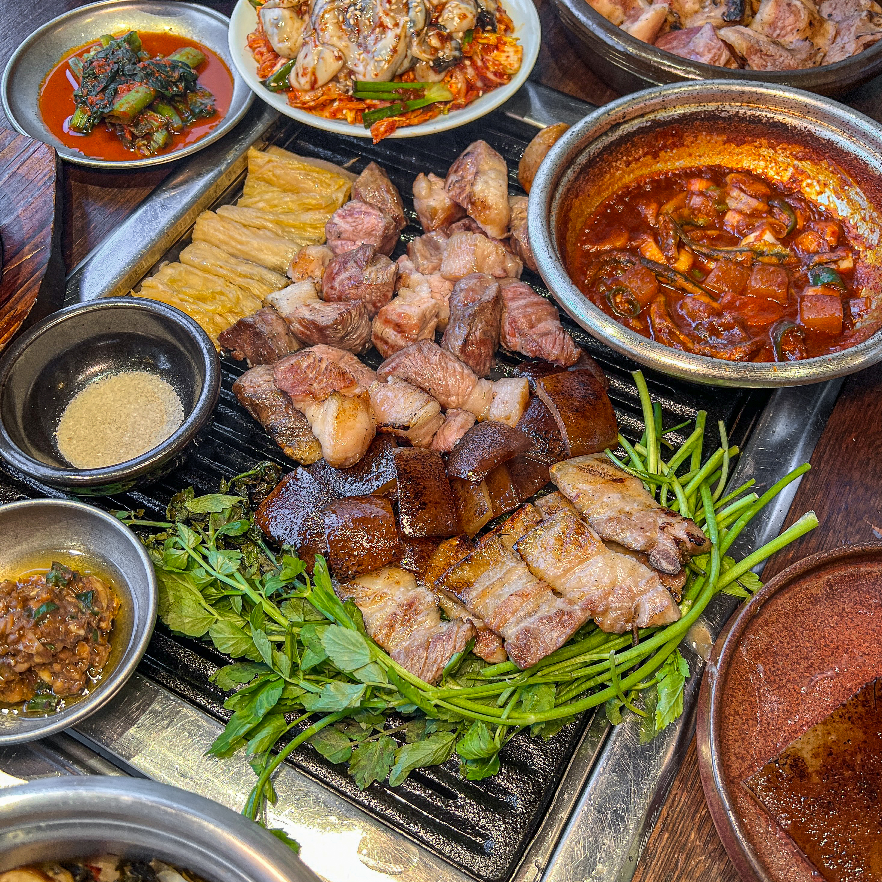 엄용백 돼지구이집 설명사진