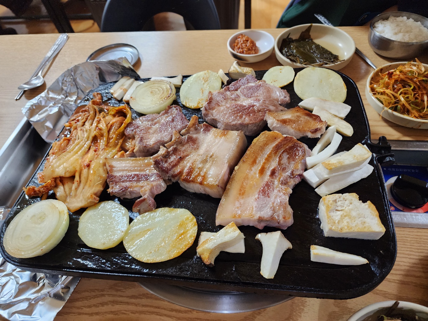 25시 제주통돼지