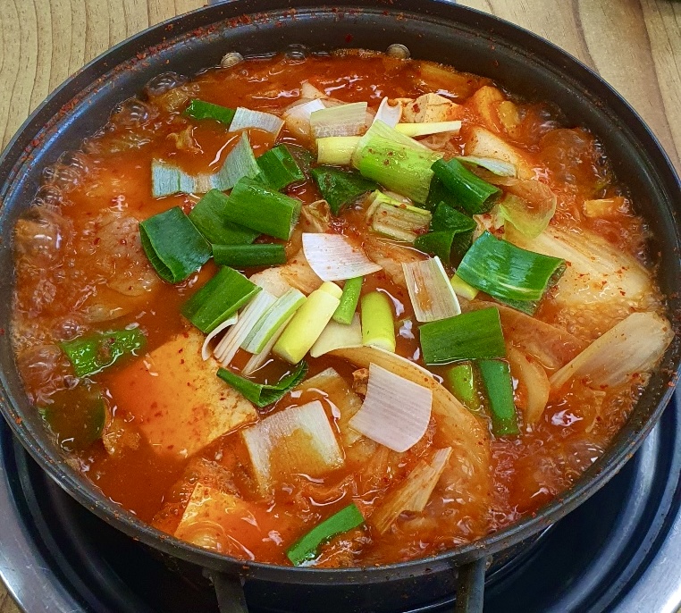 진밭쭈꾸미철판볶음&생고기김치찌개