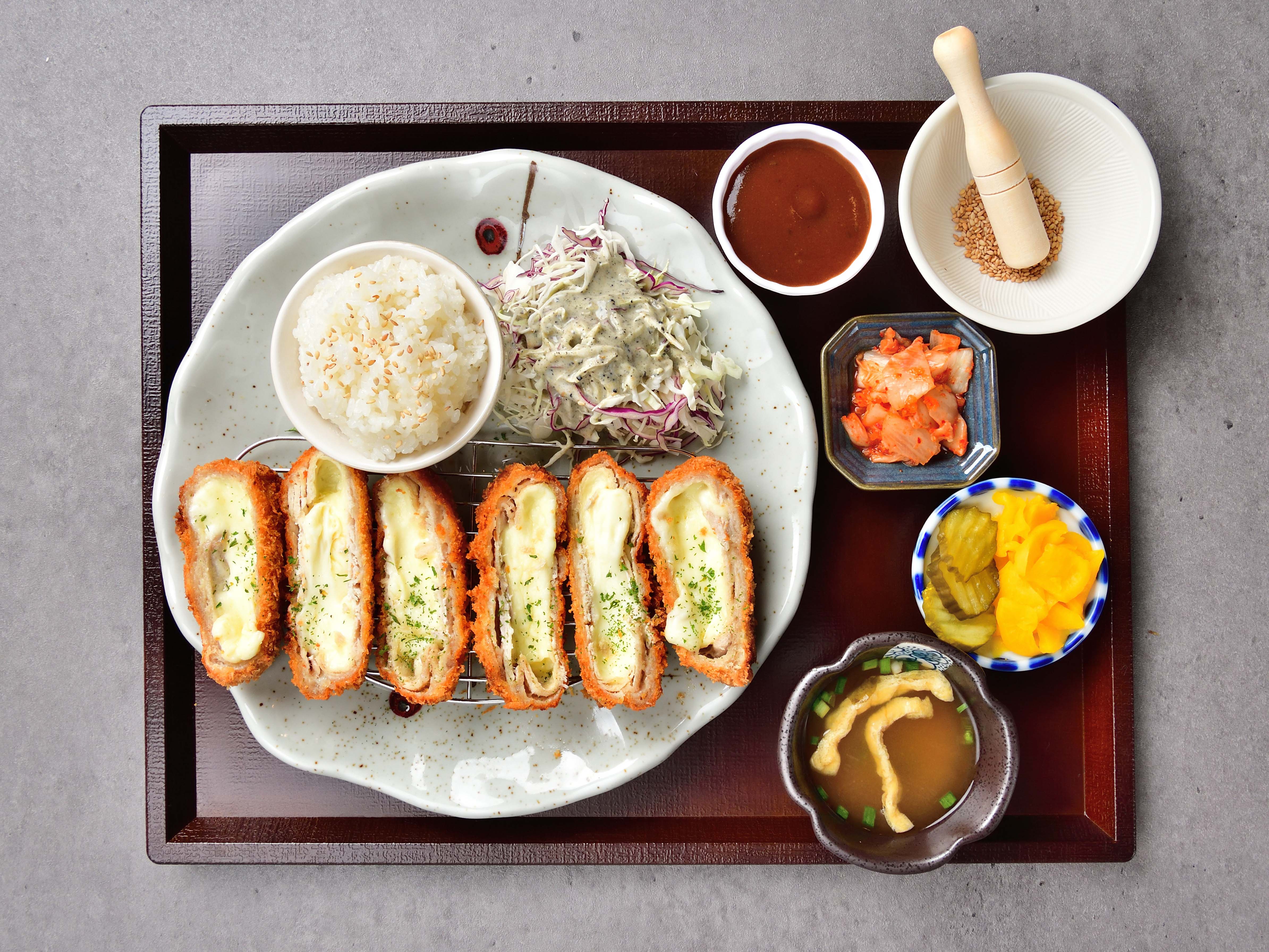 통모짜 치즈카츠