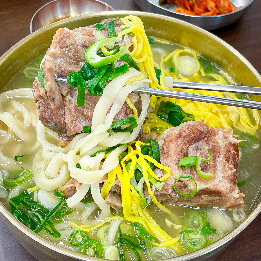 평이담백뼈칼국수 울산옥동점