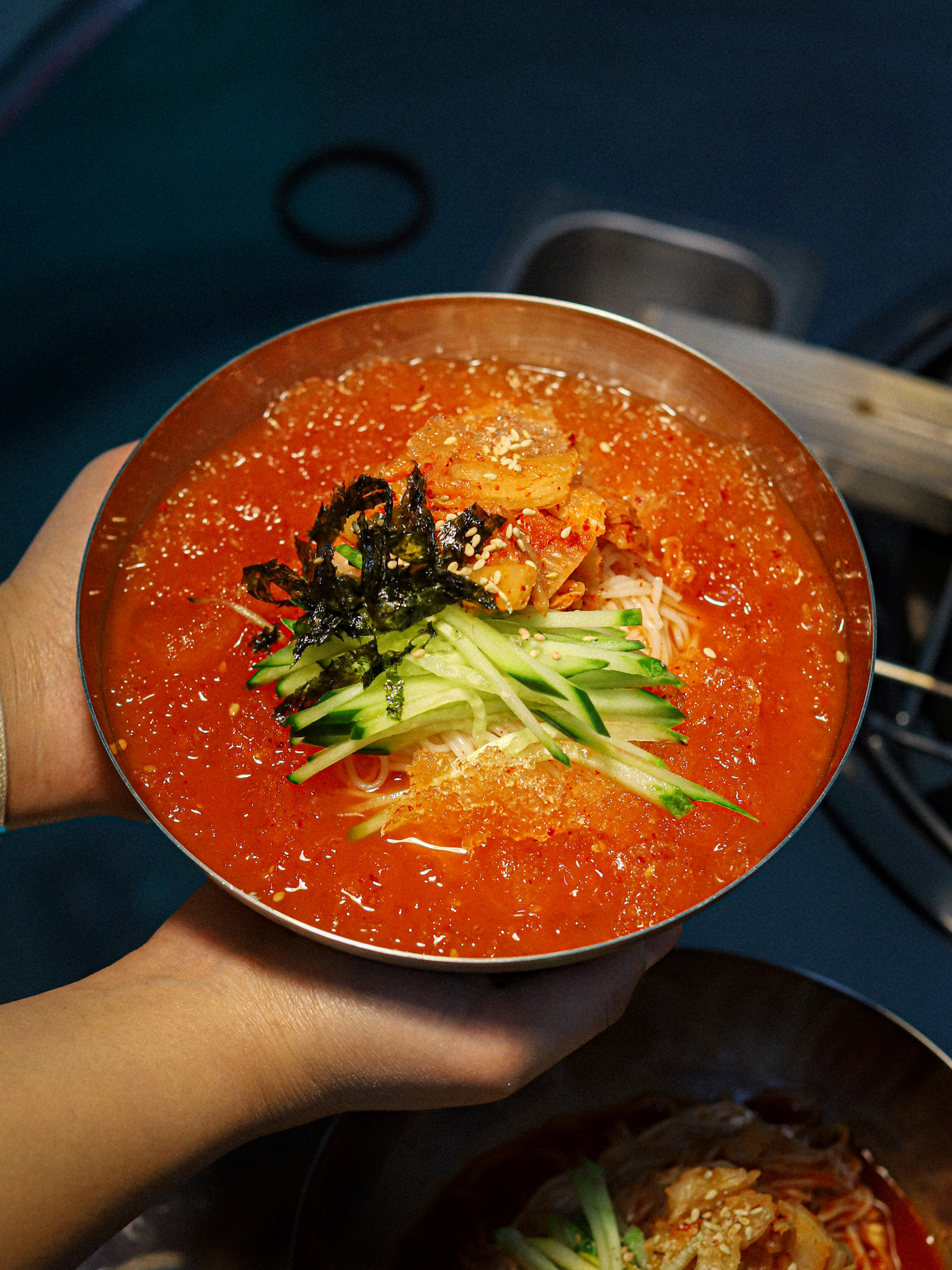 얼음 동동 시원한 냉김치말이국수