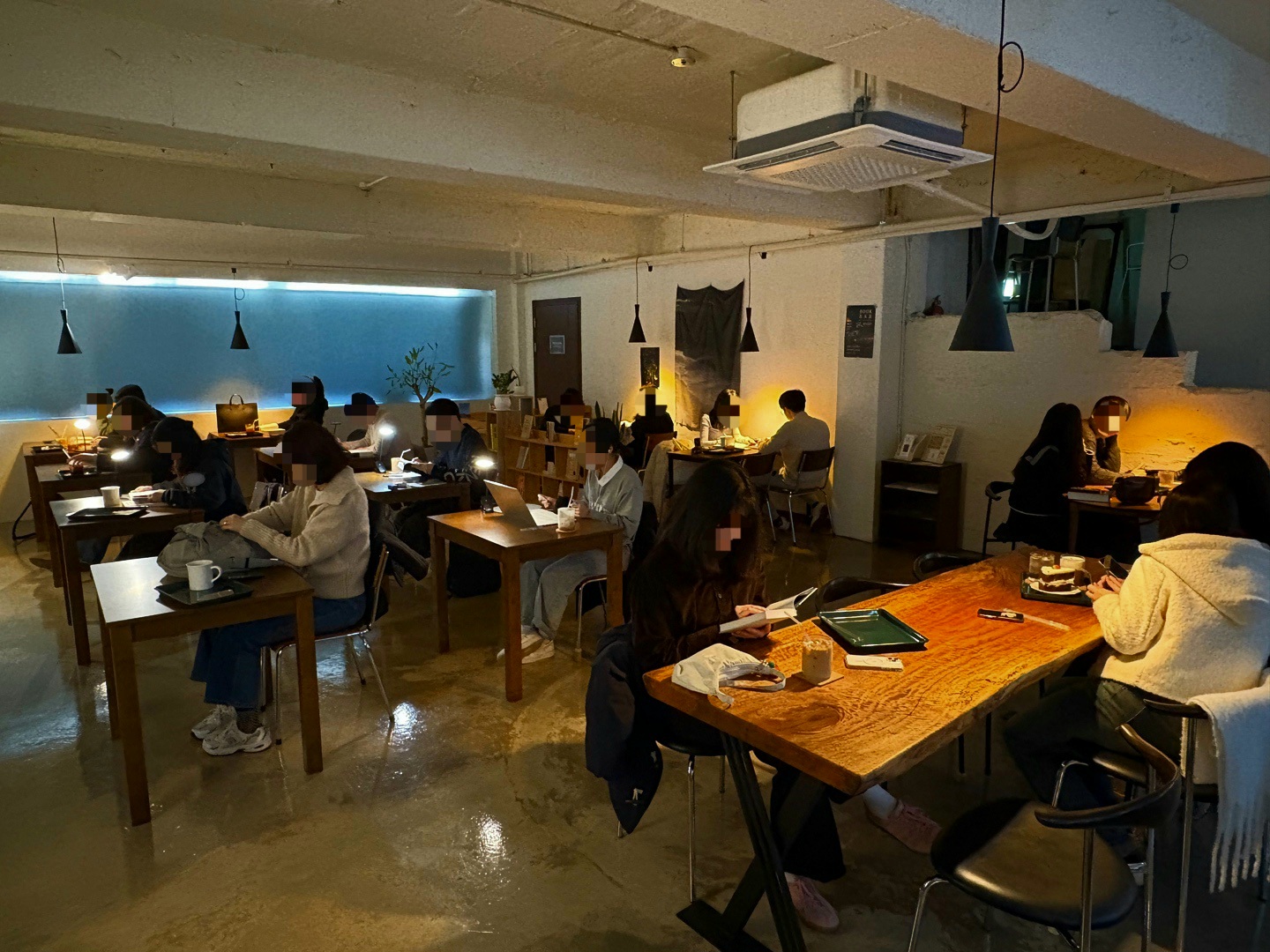 북카페 반월 동성로본점 대표이미지