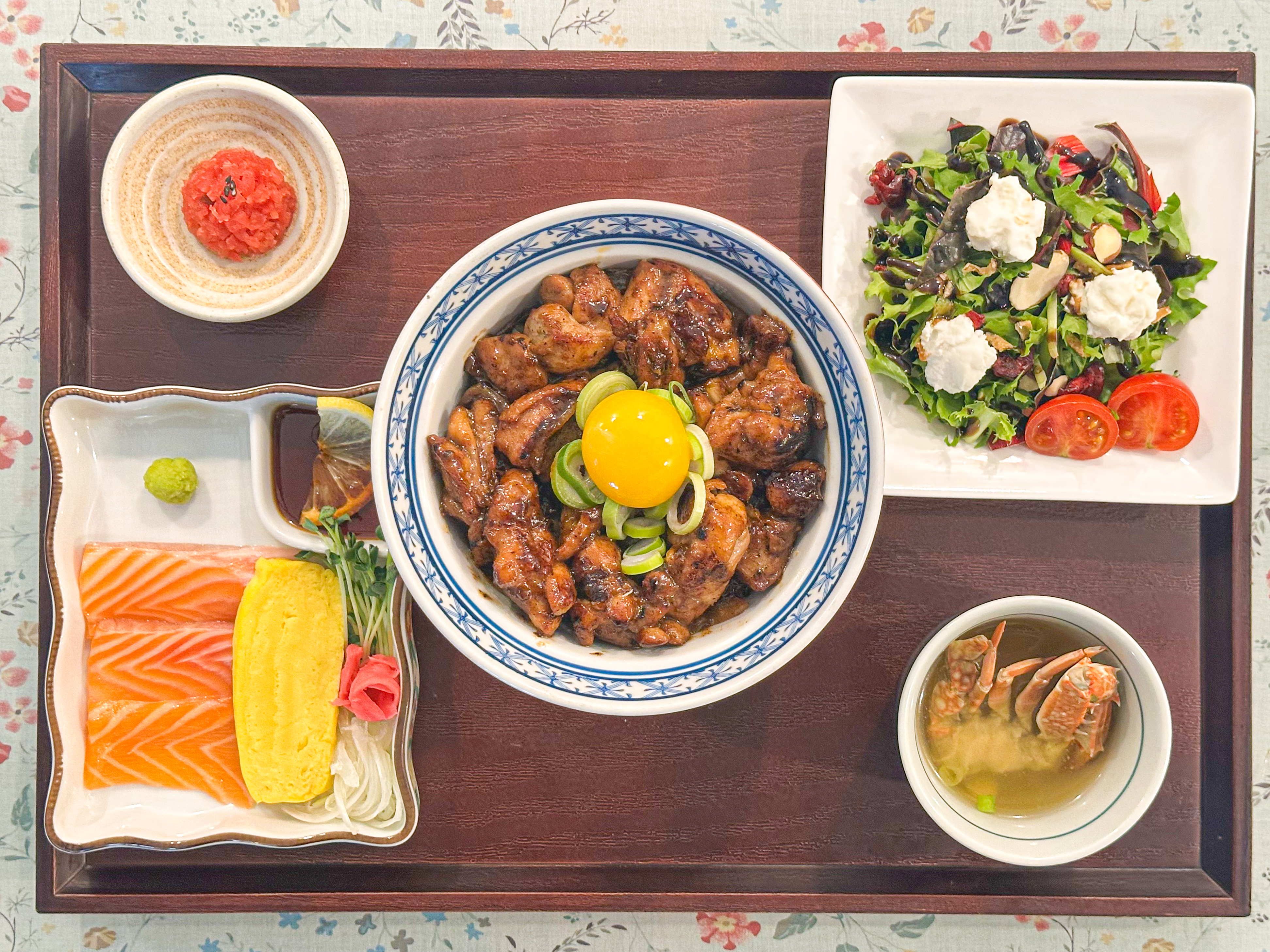 야키토리동 연어정식+리코타치즈샐러드