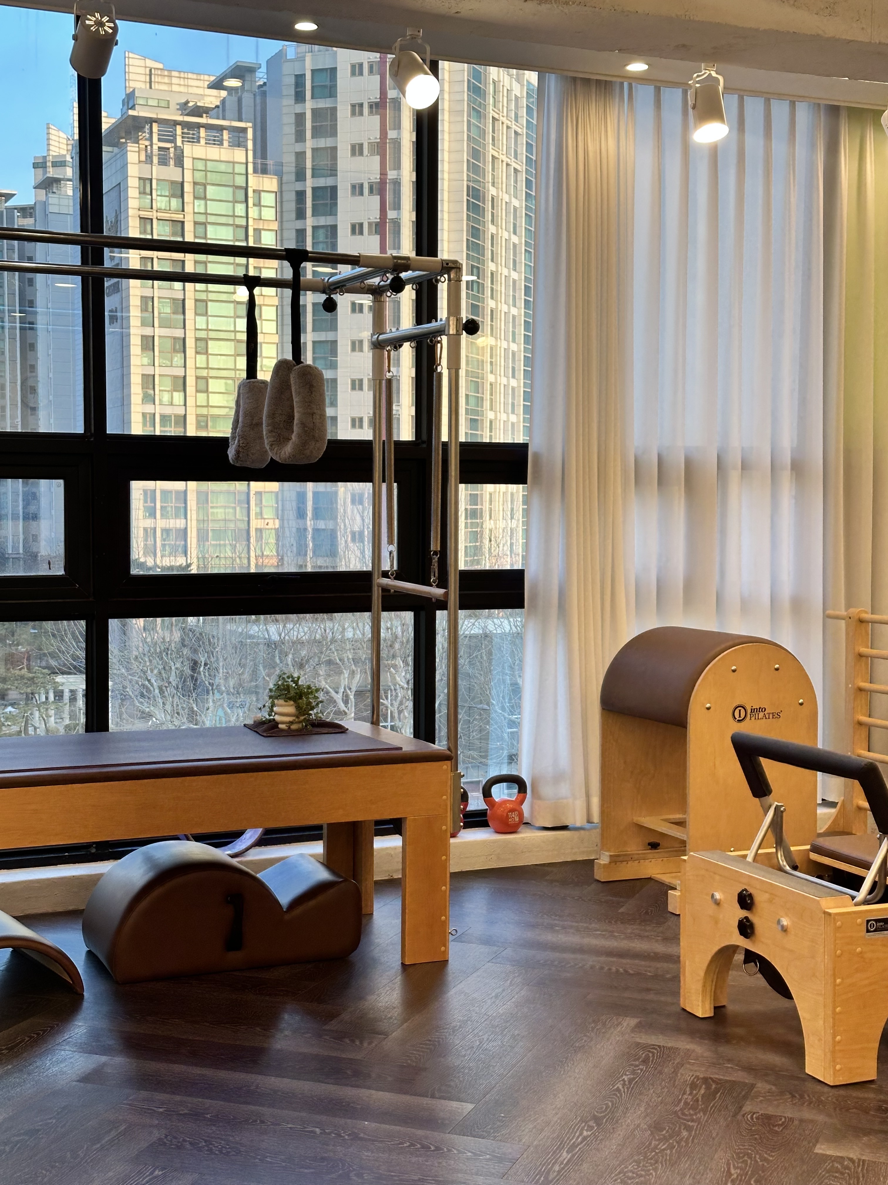 진작,필라테스 이수역점 대표 이미지