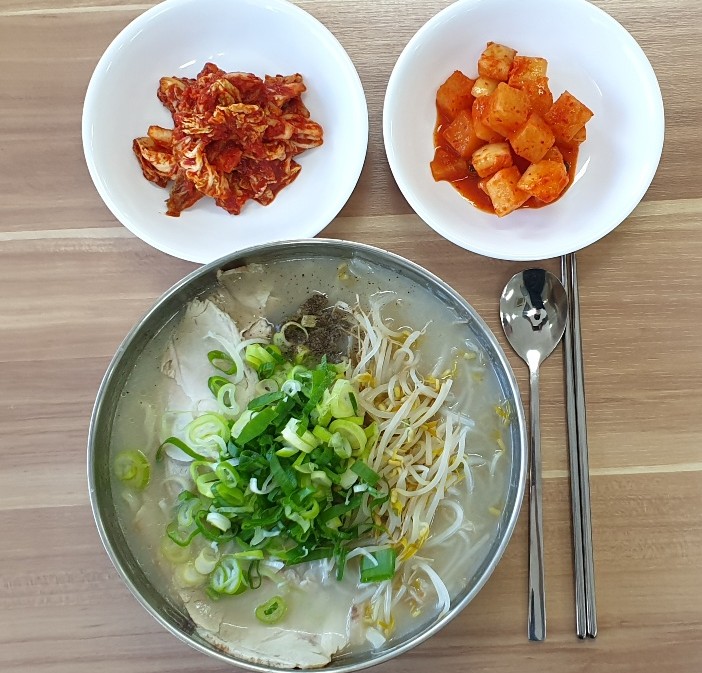 몬스터 돈까스 뼈칼국수