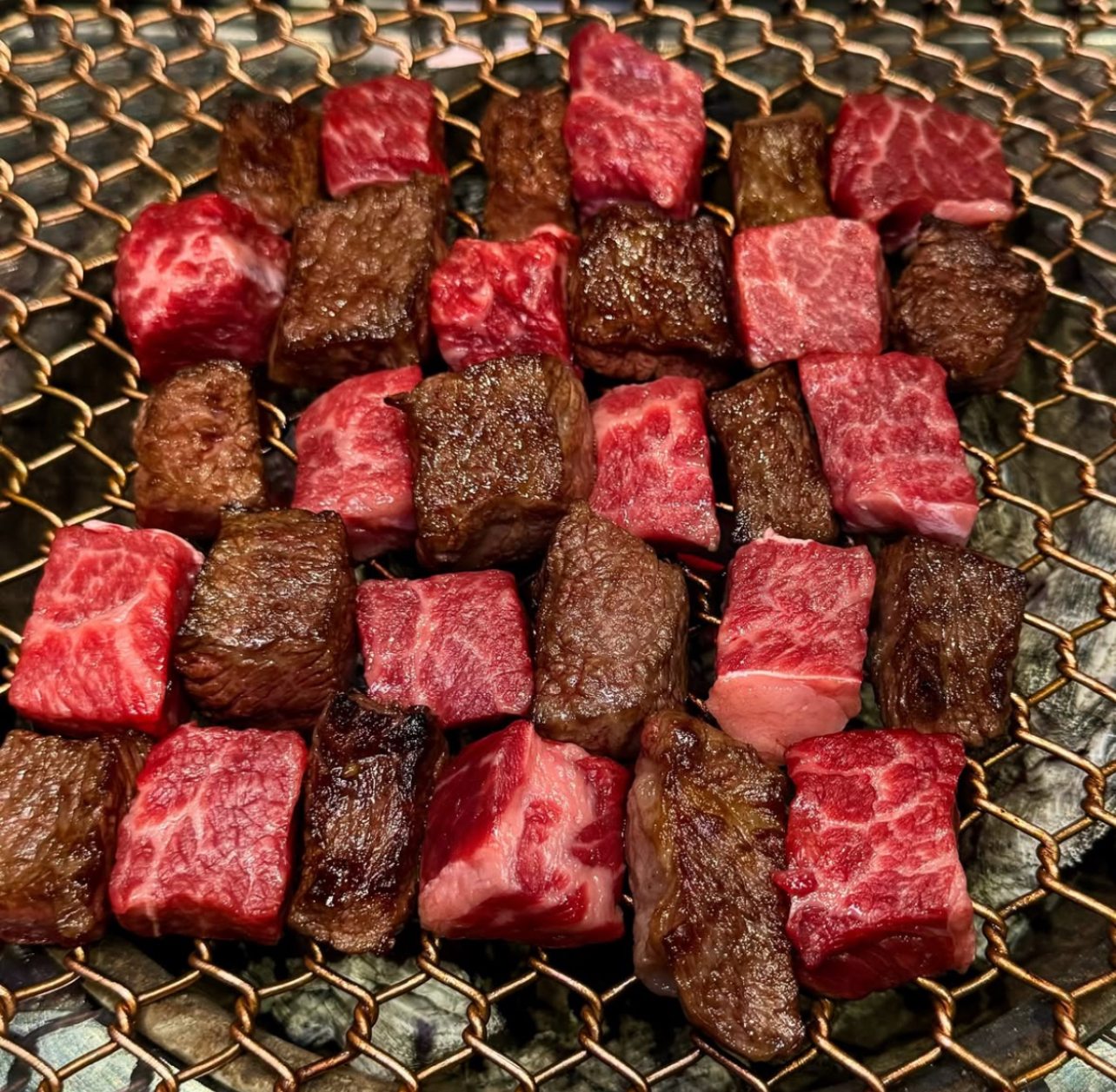 숯불성화 내부 또는 관련 모습