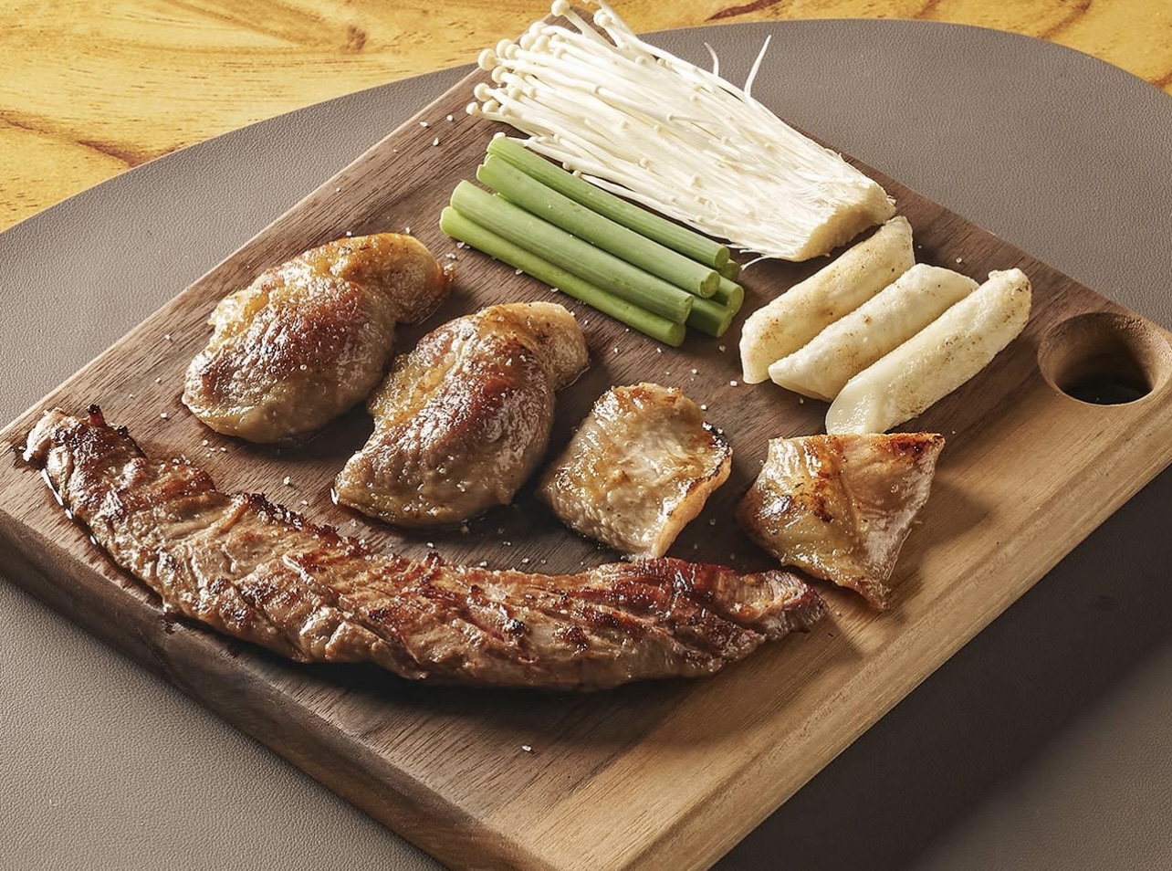 맛찬들왕소금구이 광교호수공원점