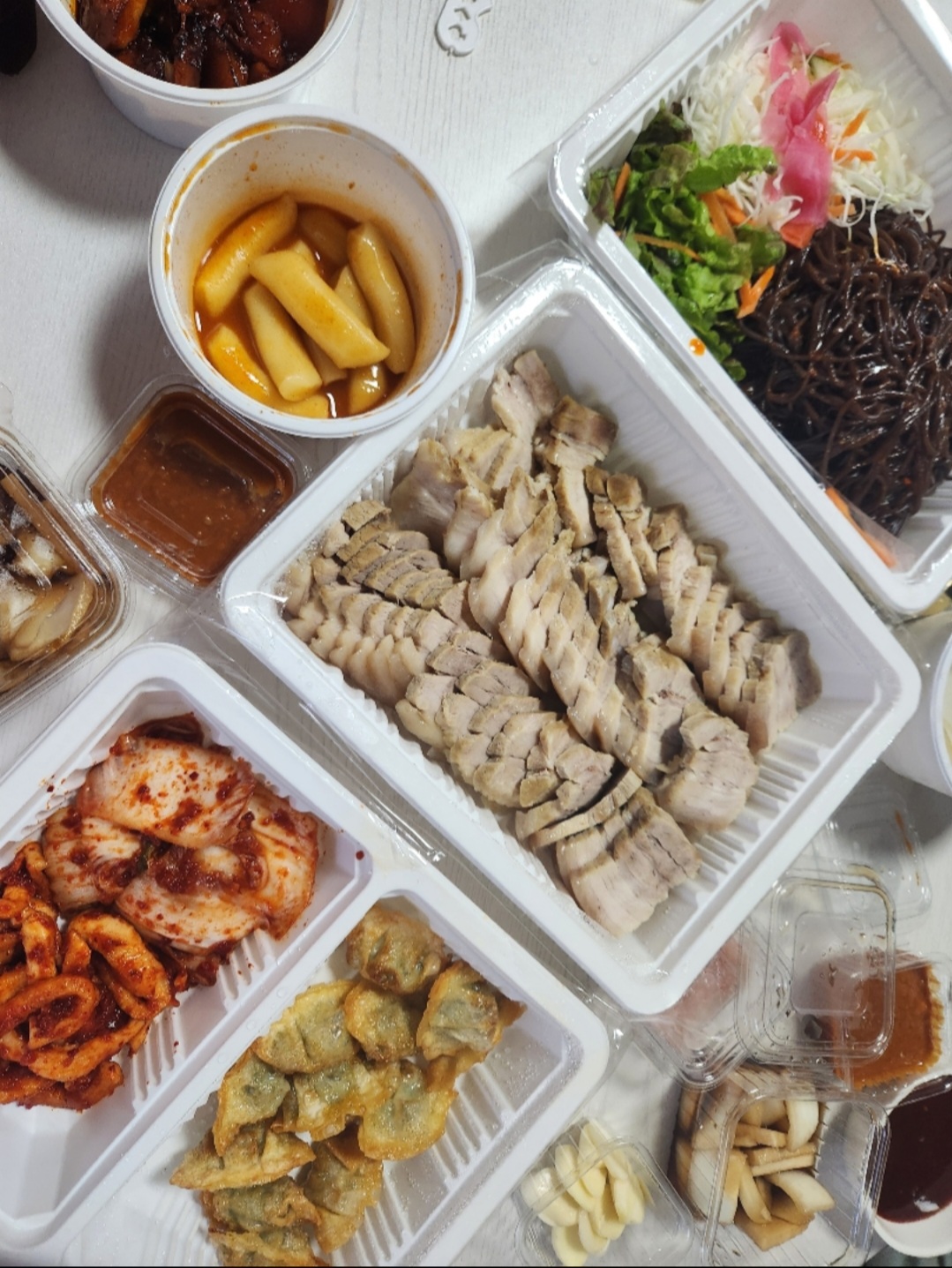 평화육남매왕족발 와룡점