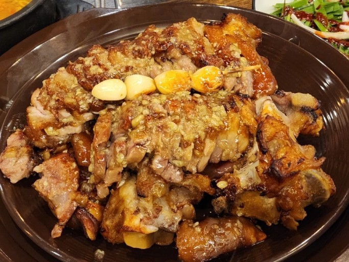 제주흑돼지황칠족발 광주고산점