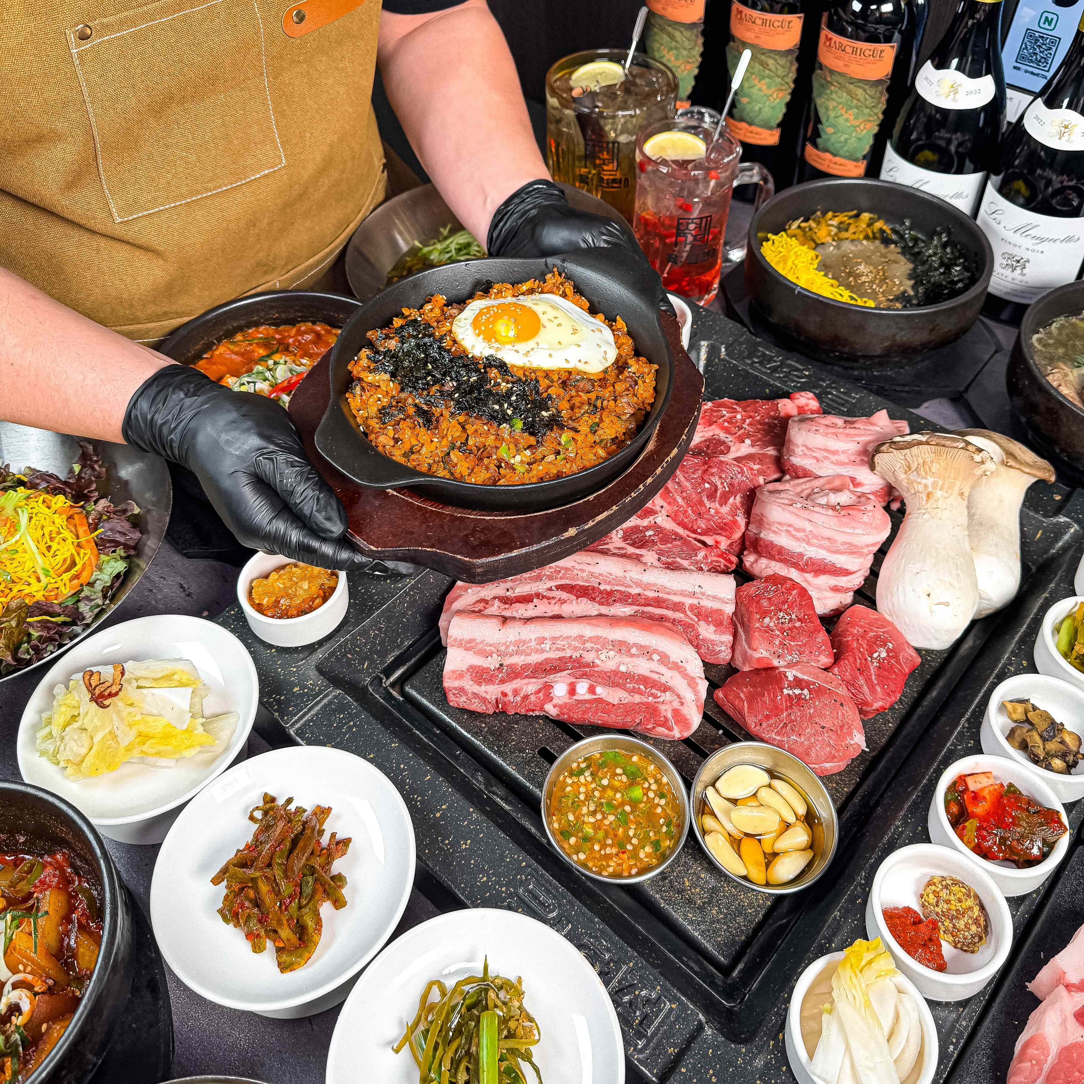 육현전 홍대직영점