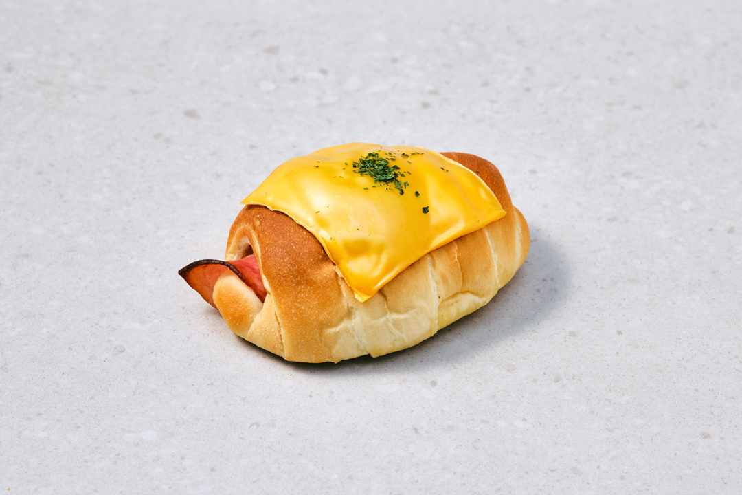 부드러운 햄치즈 소금빵