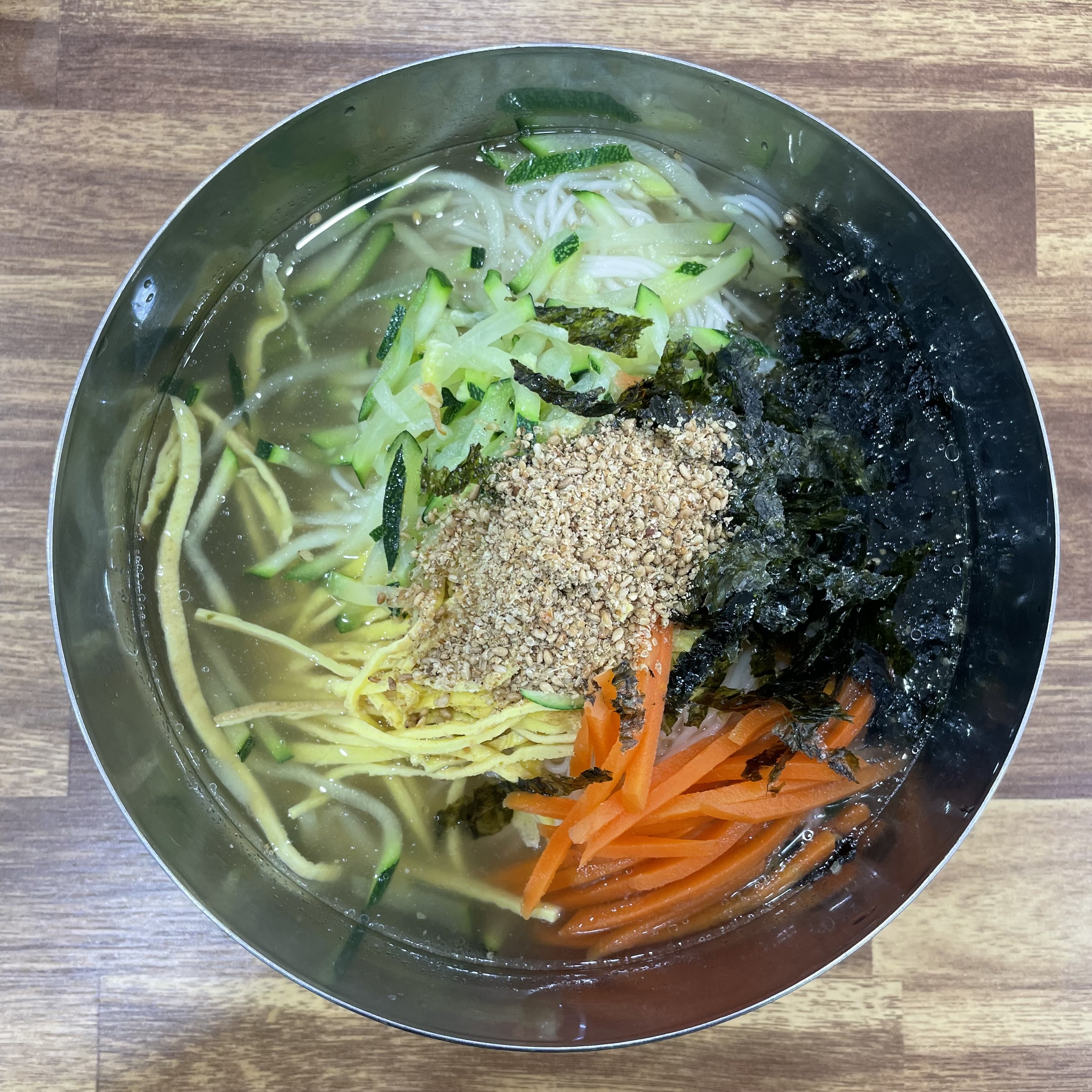 진한 국수한그릇