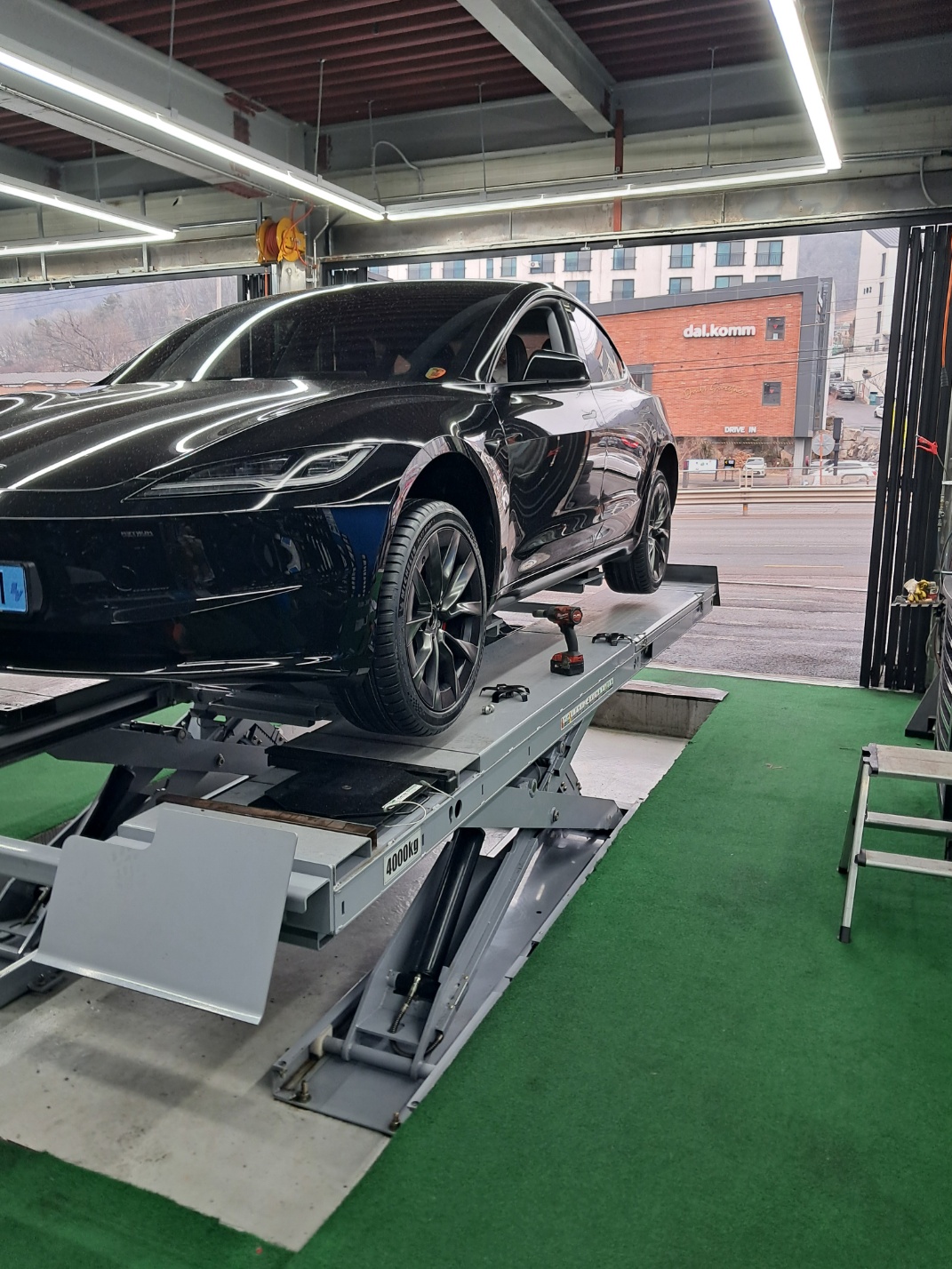 블랙타이어 대표 이미지