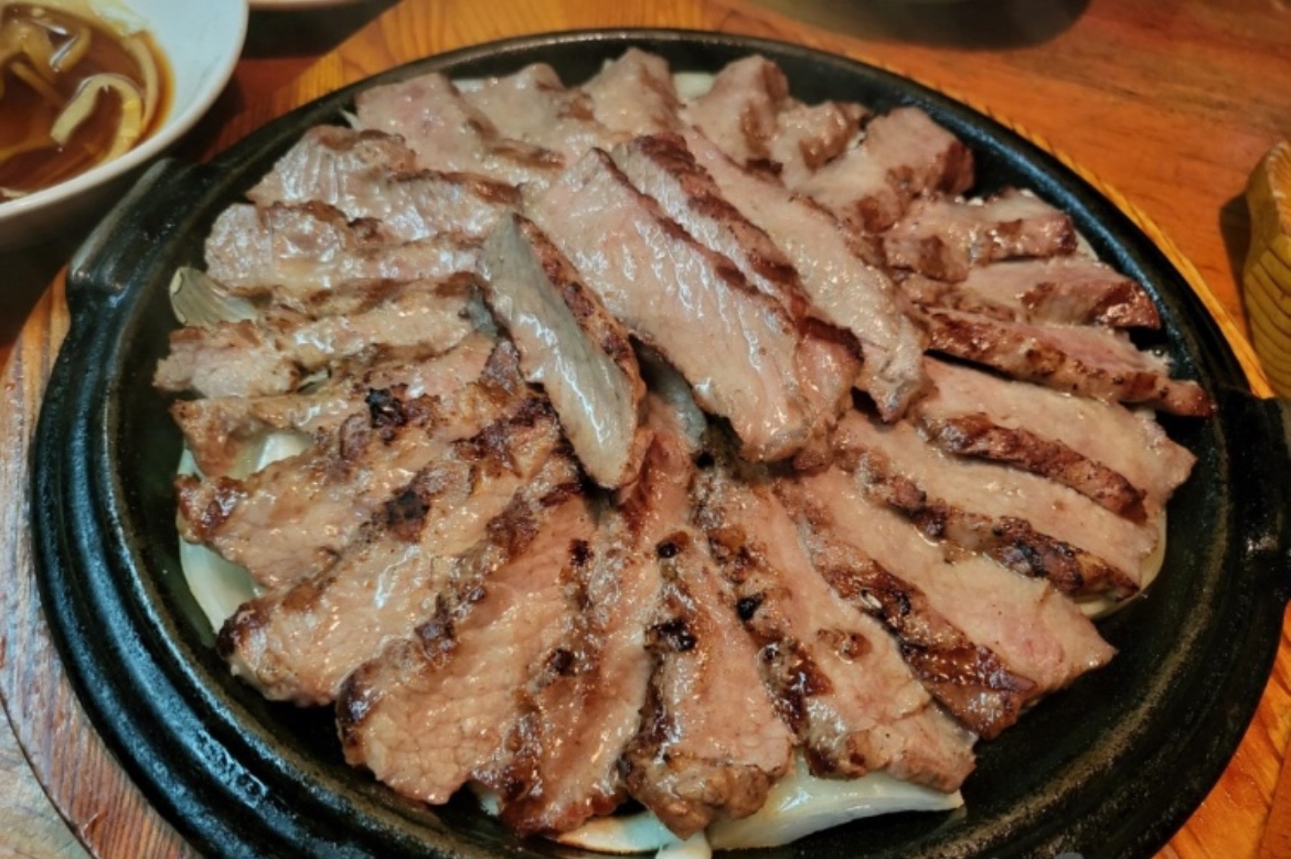 코리안숯불닭바베큐꽃바위점