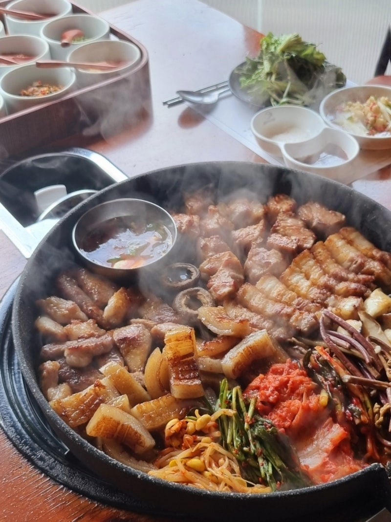 꽃돼지식당 부천신중동점