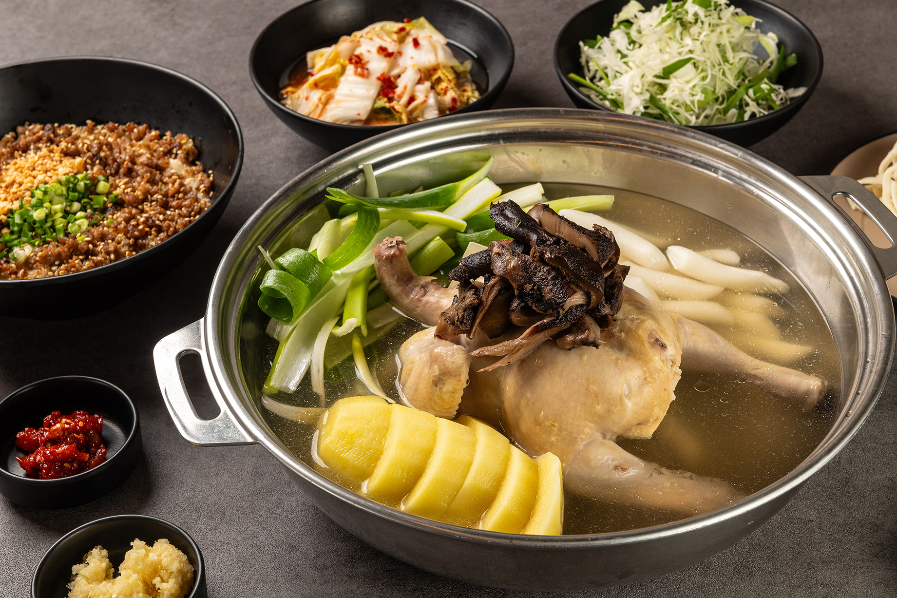 3인)누룽지죽+능이닭한마리반+칼국수