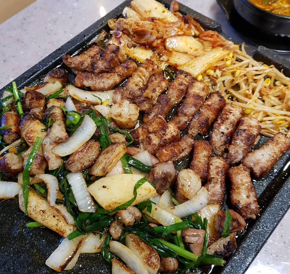 무쇠삼겹살과 왕갈비탕