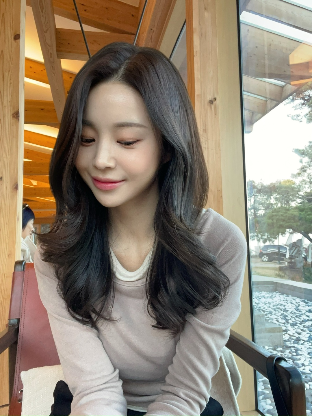 에이톤헤어 내부 또는 관련 모습