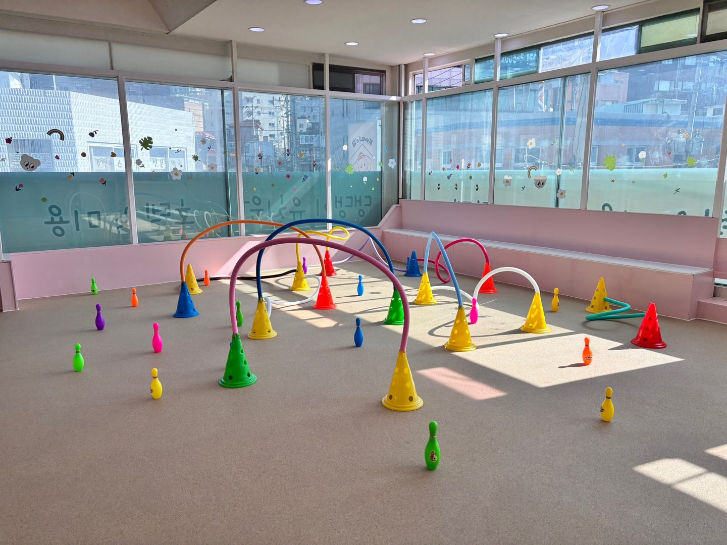 댕스럽개 애견유치원&애견호텔 대표 이미지