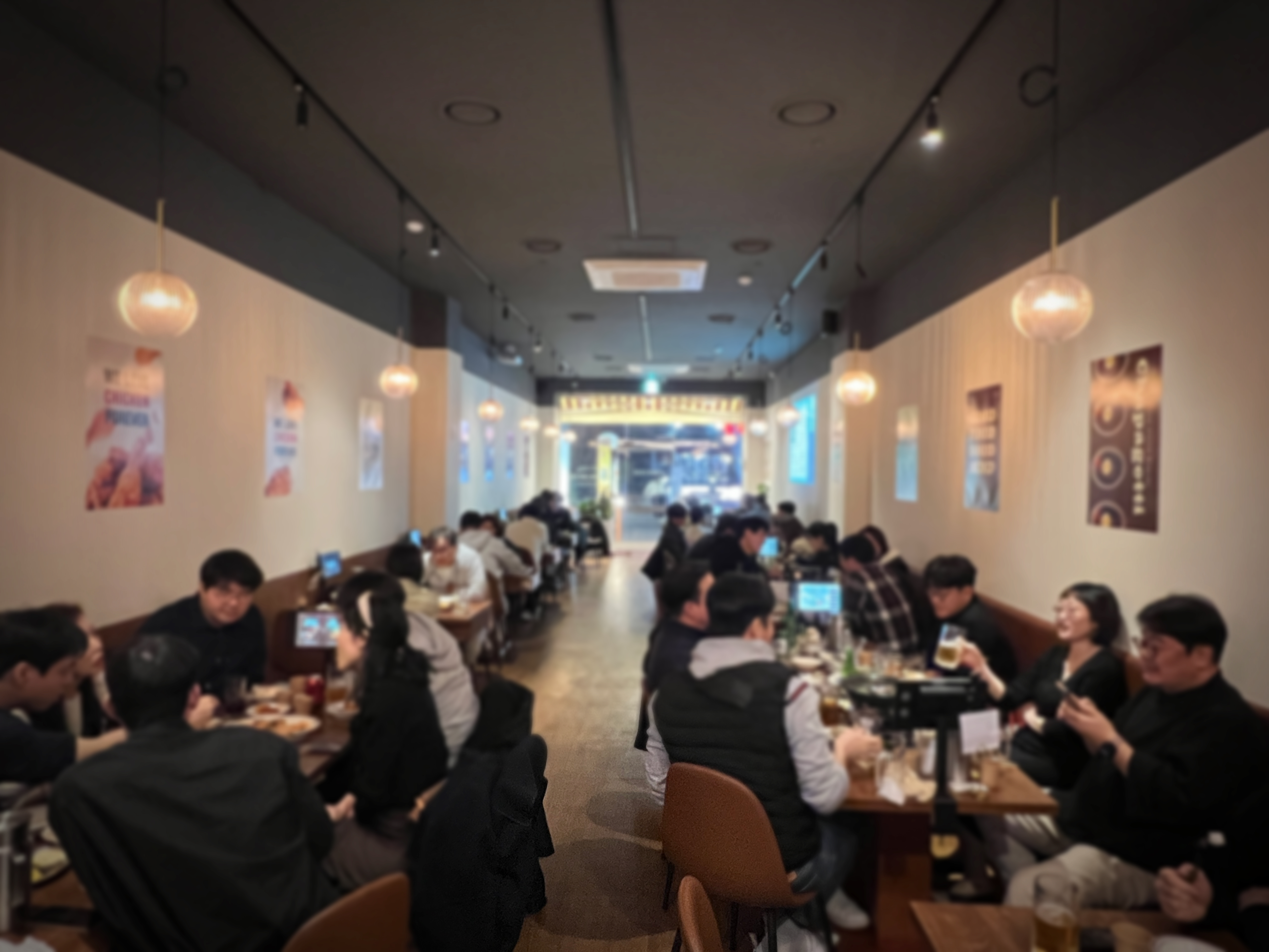 닭장맥주 수원인계점 내부 또는 관련 모습