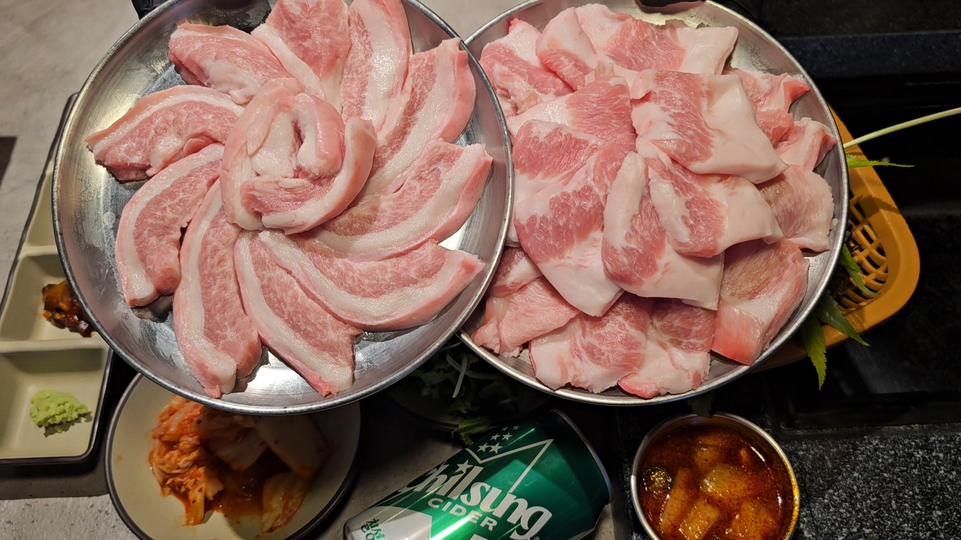 육빙고 내부 또는 관련 모습