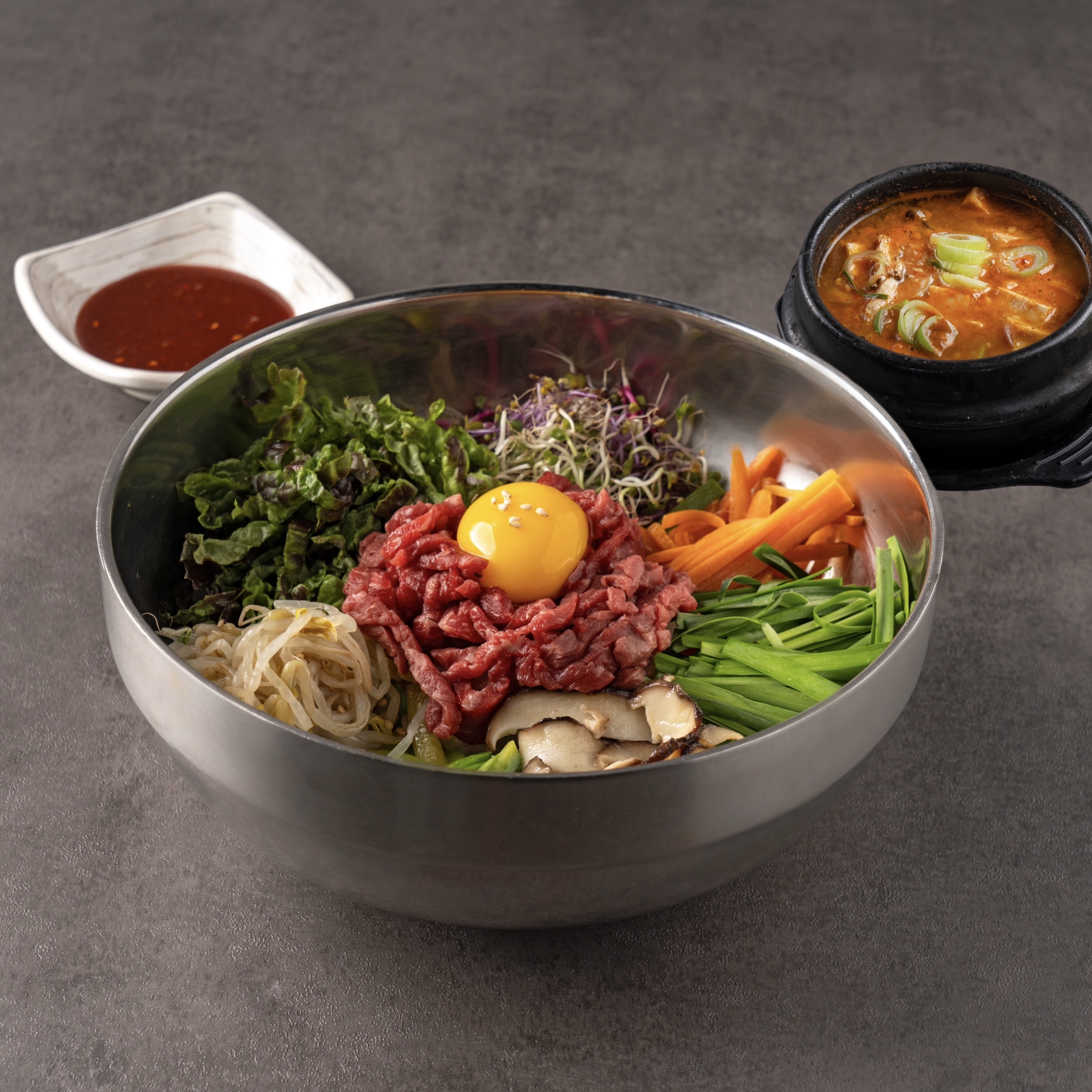 한우 육회 비빔밥과 된장찌개
