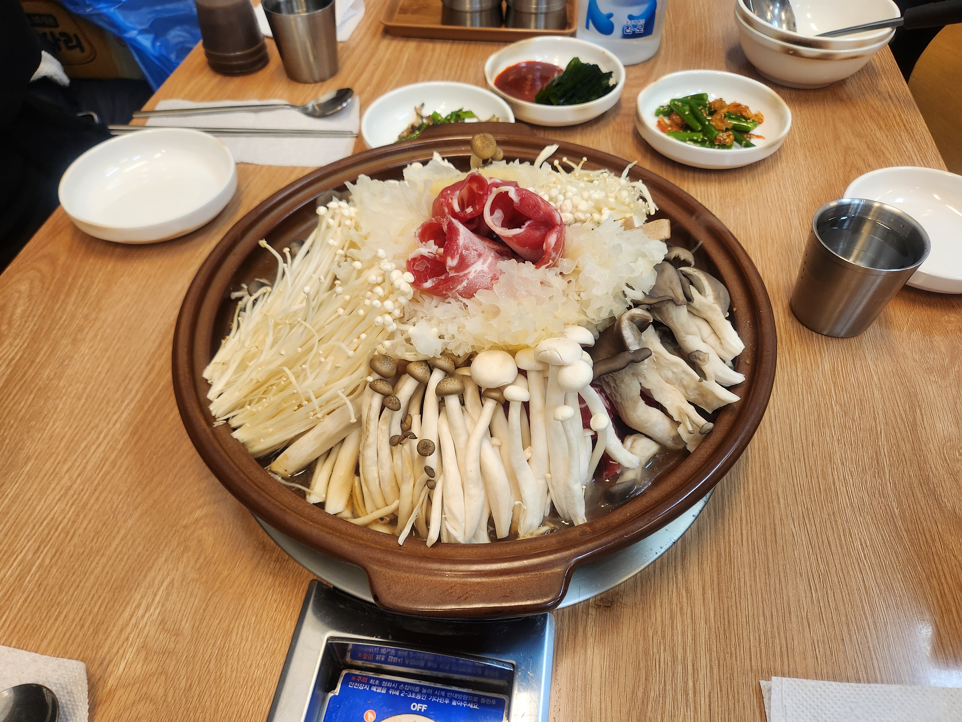 무쇠솥생삼겹김치찌개