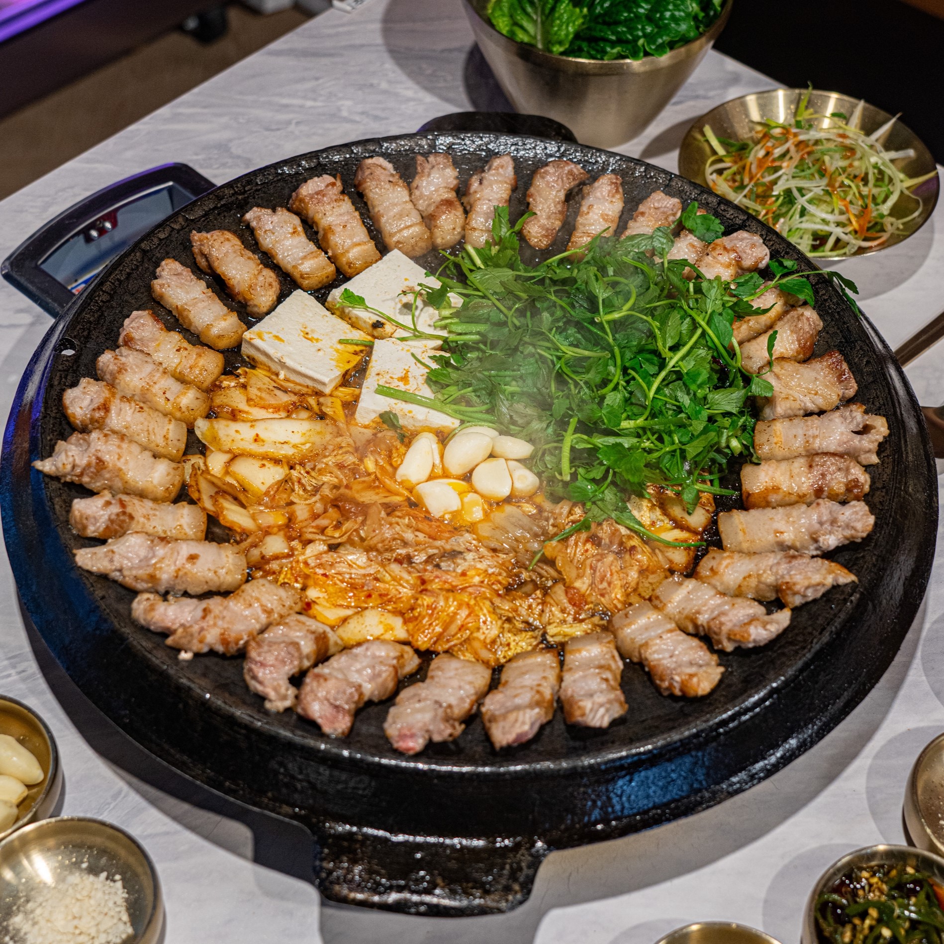 무쇠뚝삼겹 신흥역점