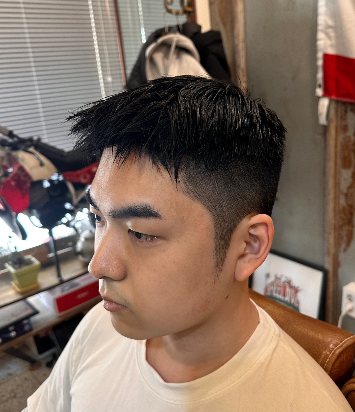 휴브리스바버샵 본점 내부 또는 관련 모습