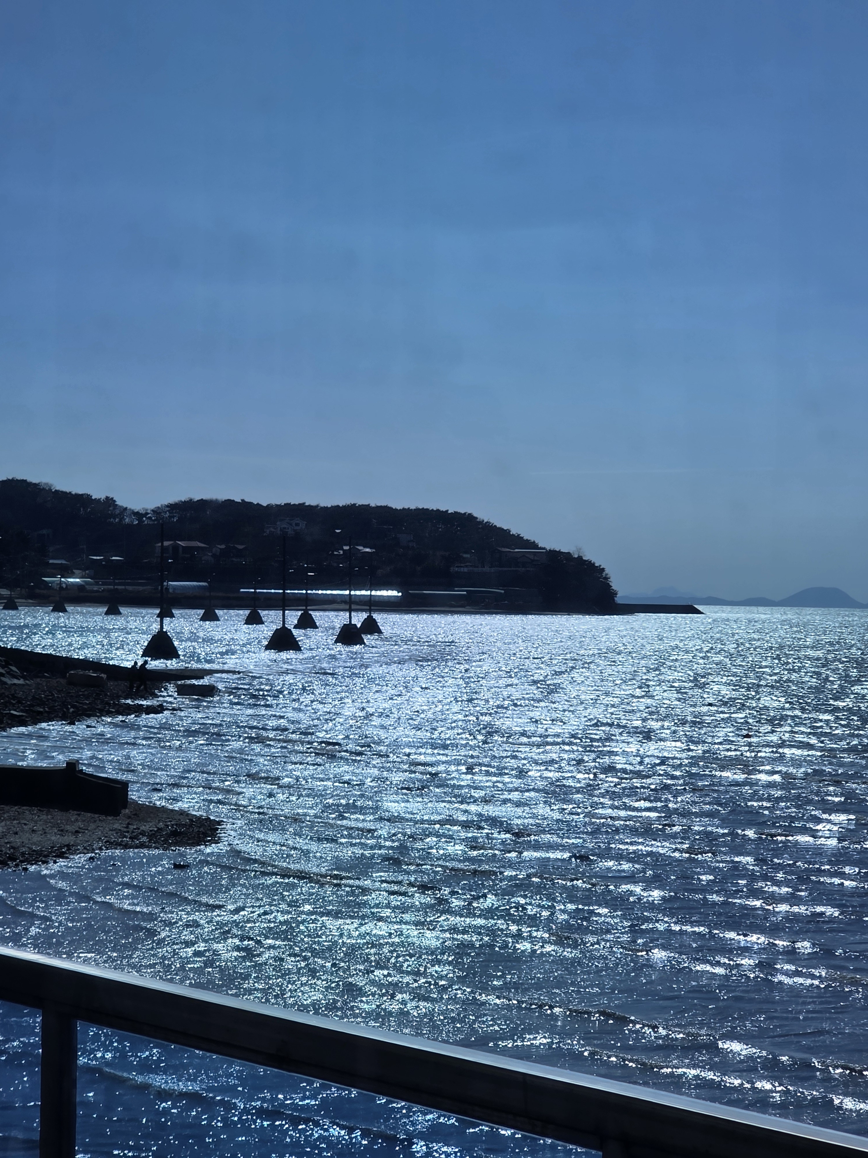 바닷가에서 좋은아침