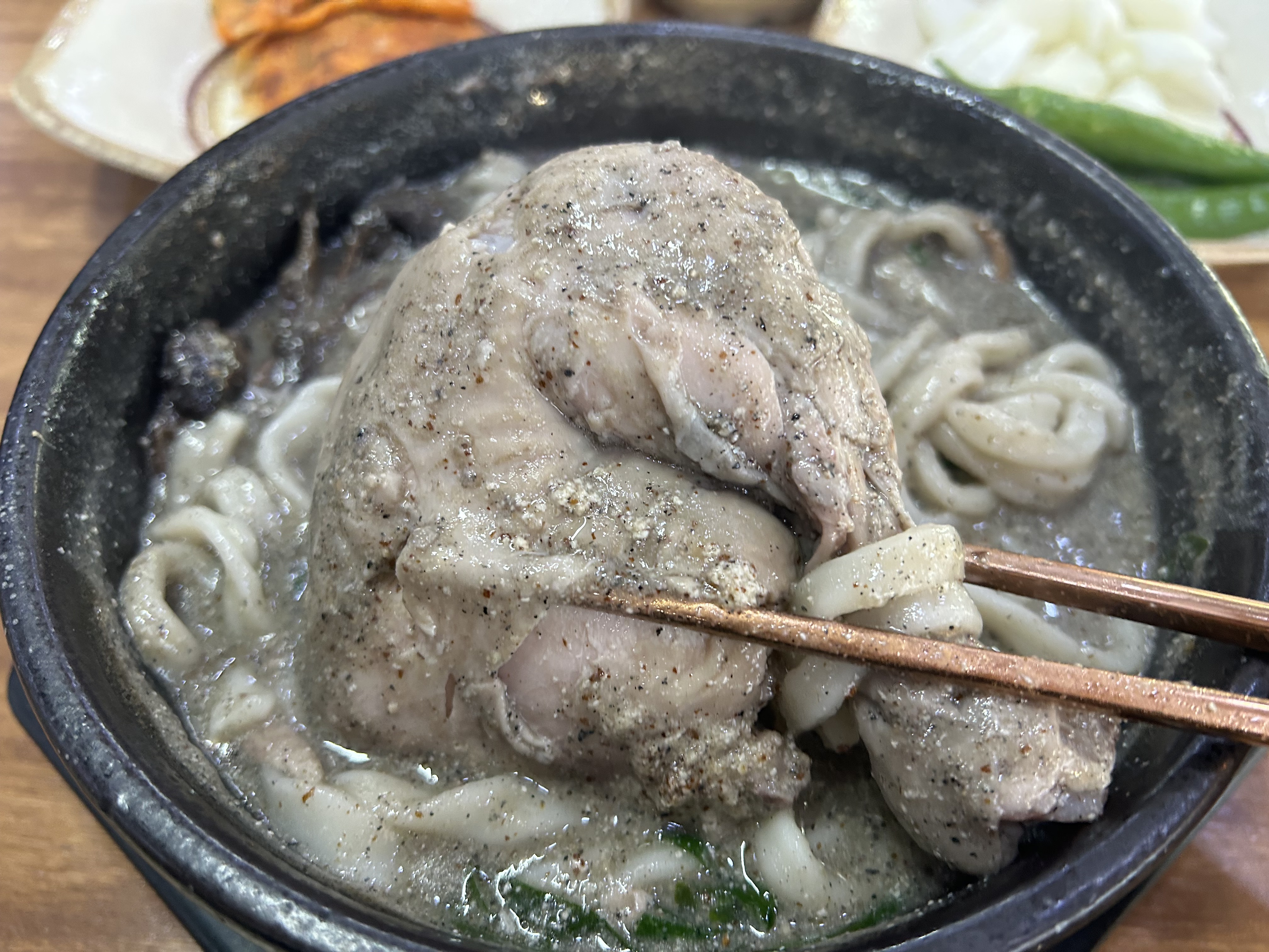 산야초능이칼국수