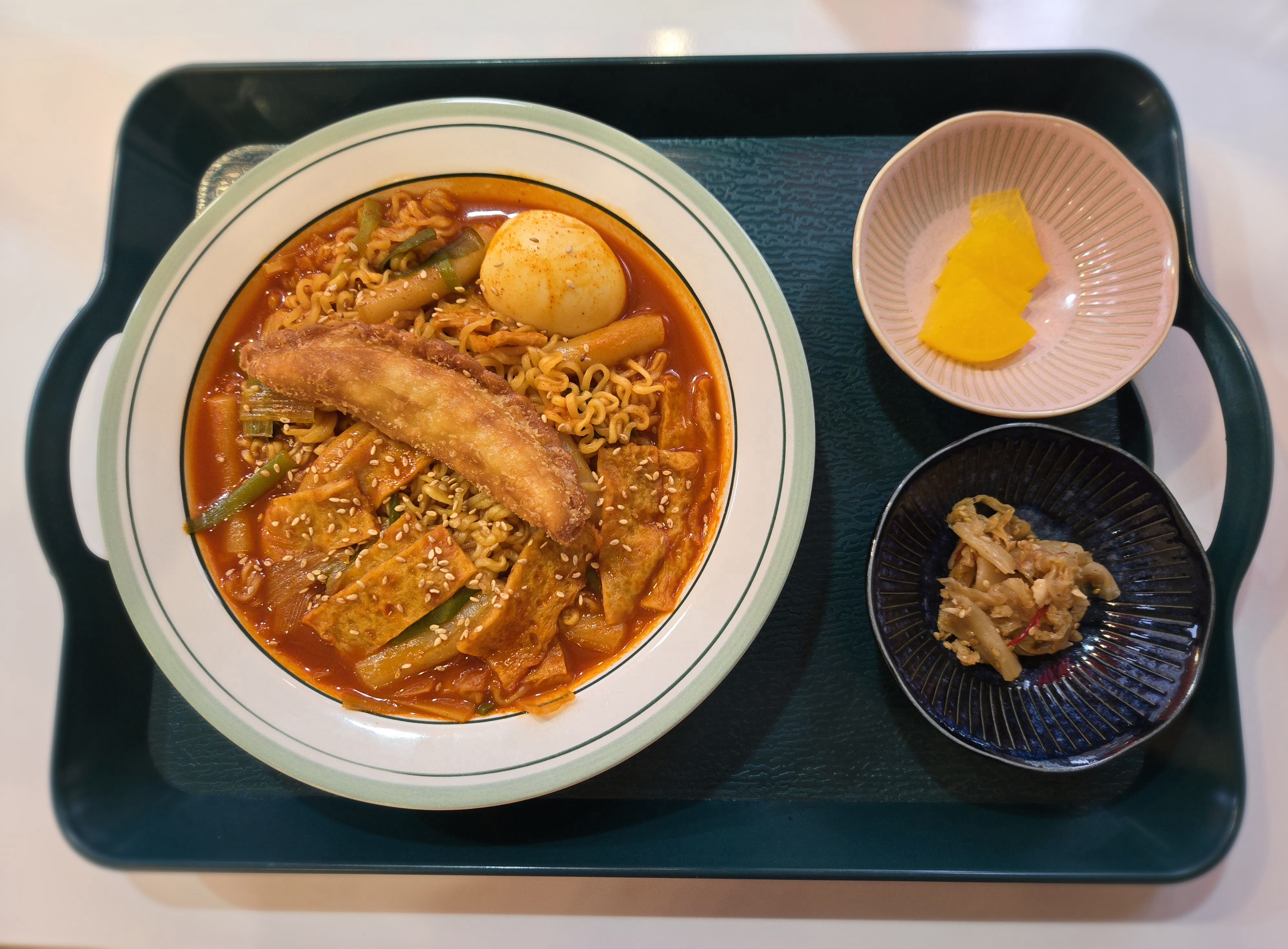 티키네 식탁 Tikis Table