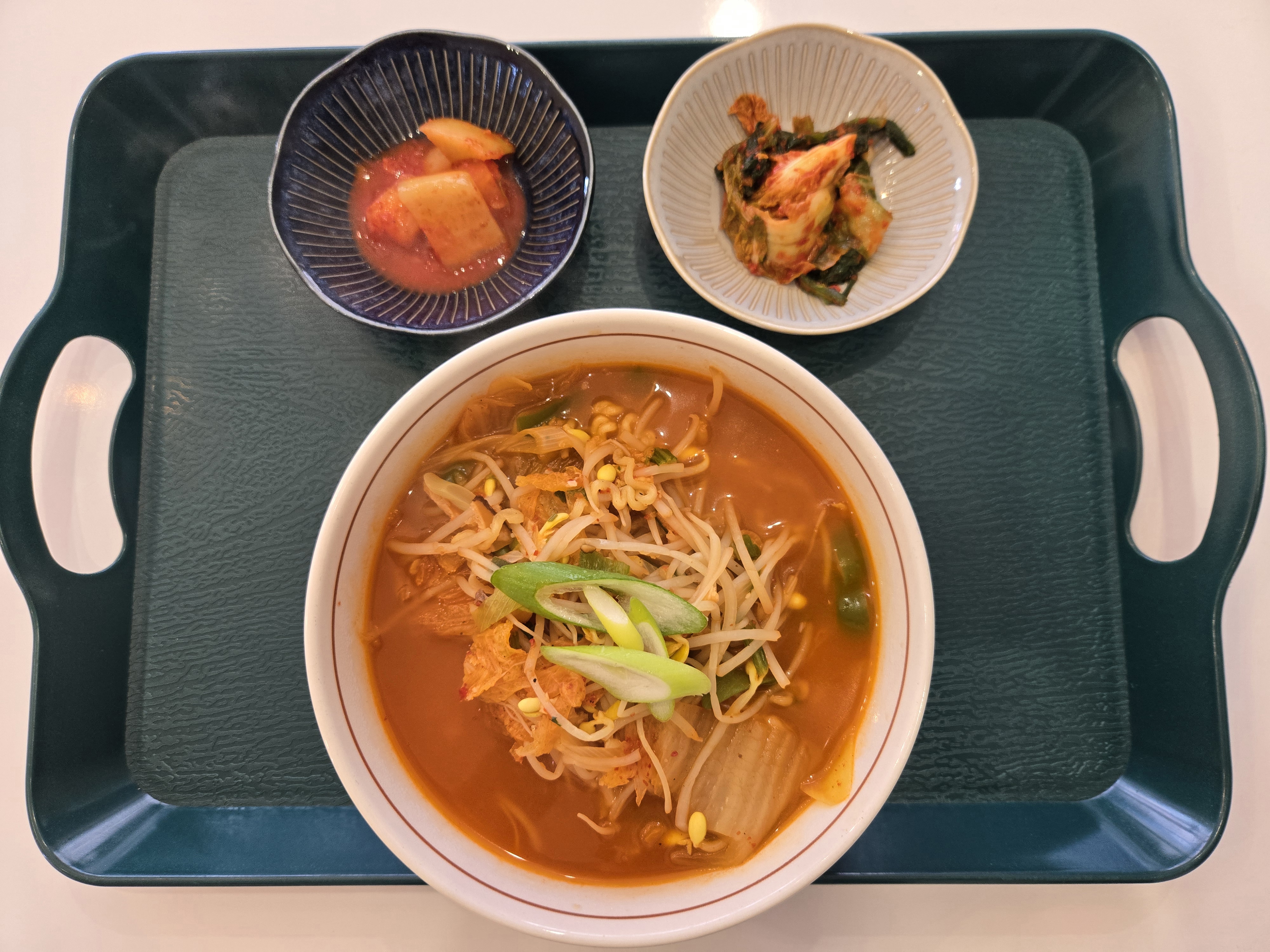 티키네 식탁 Tikis Table
