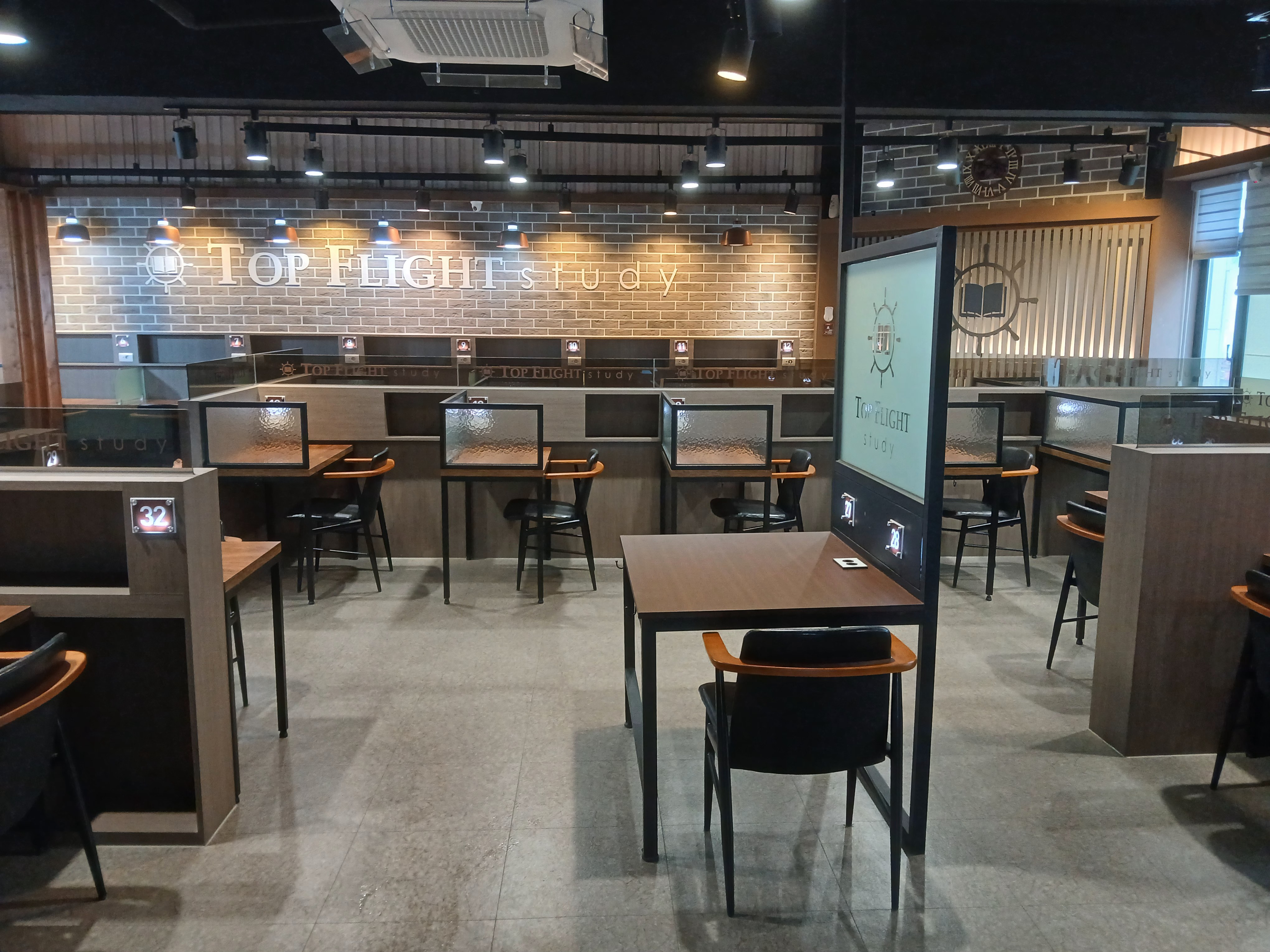 탑플라이트스터디카페 대표이미지